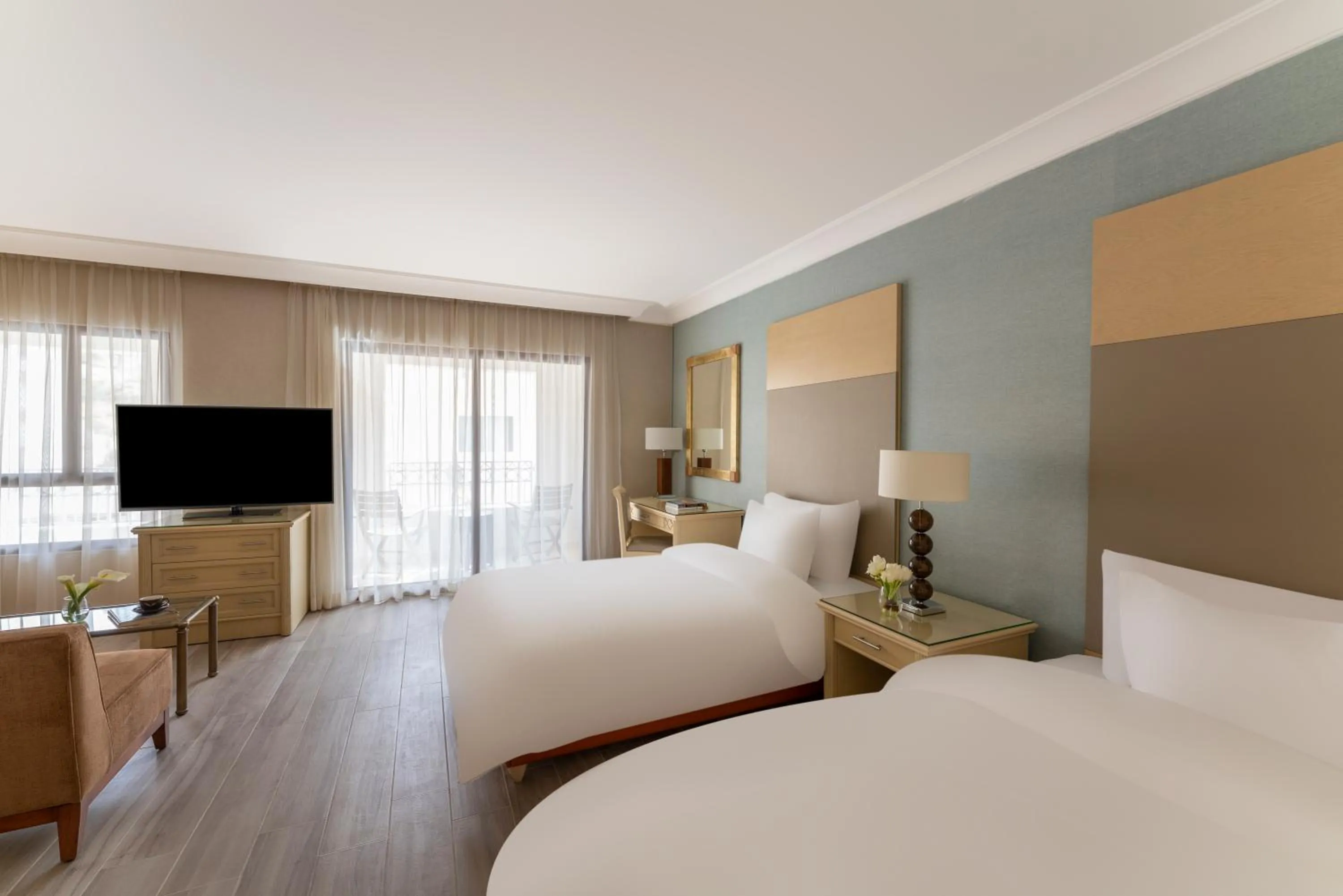 Bedroom, Bed in Mövenpick Resort Petra