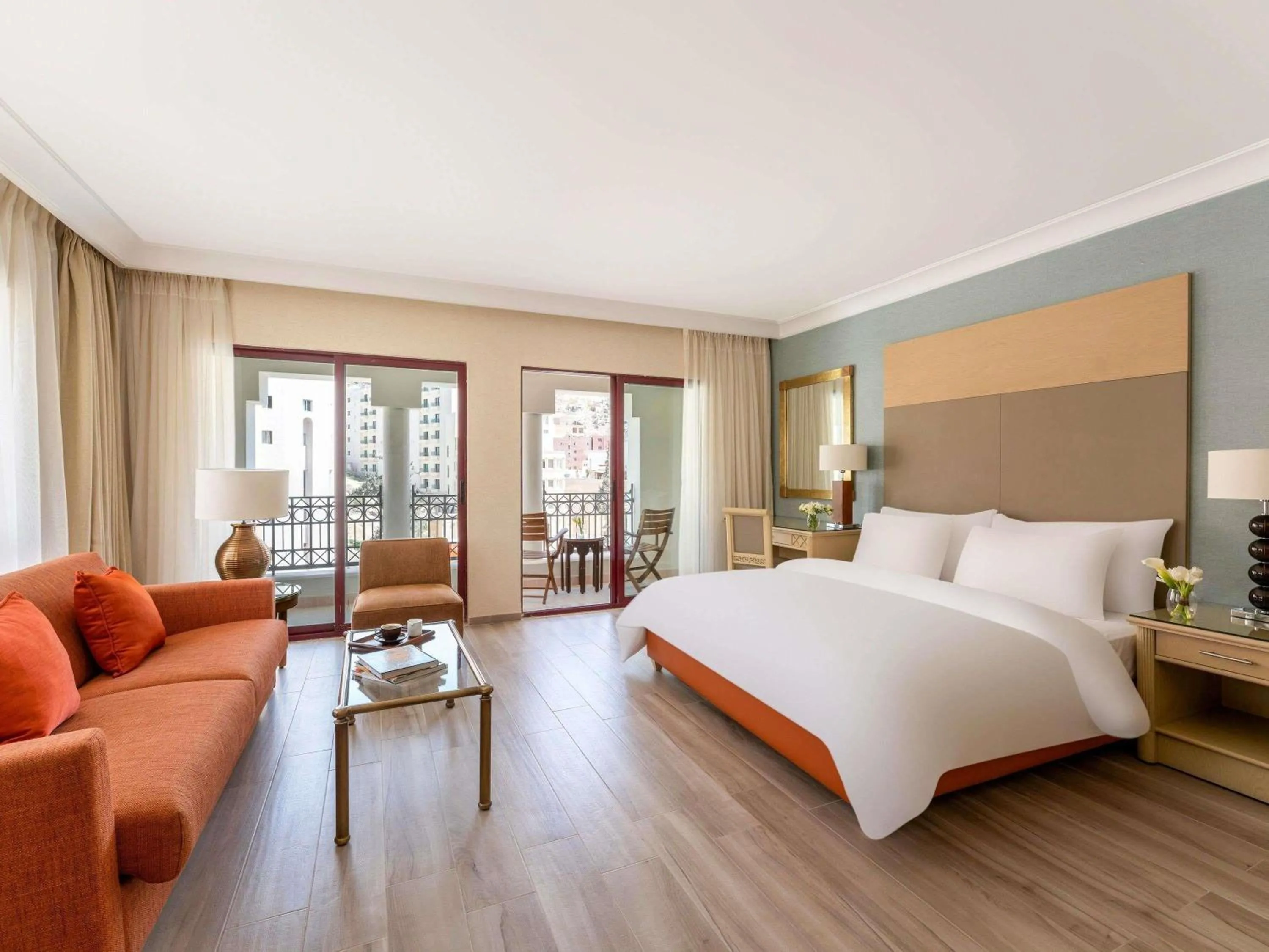 Bedroom, Bed in Mövenpick Resort Petra