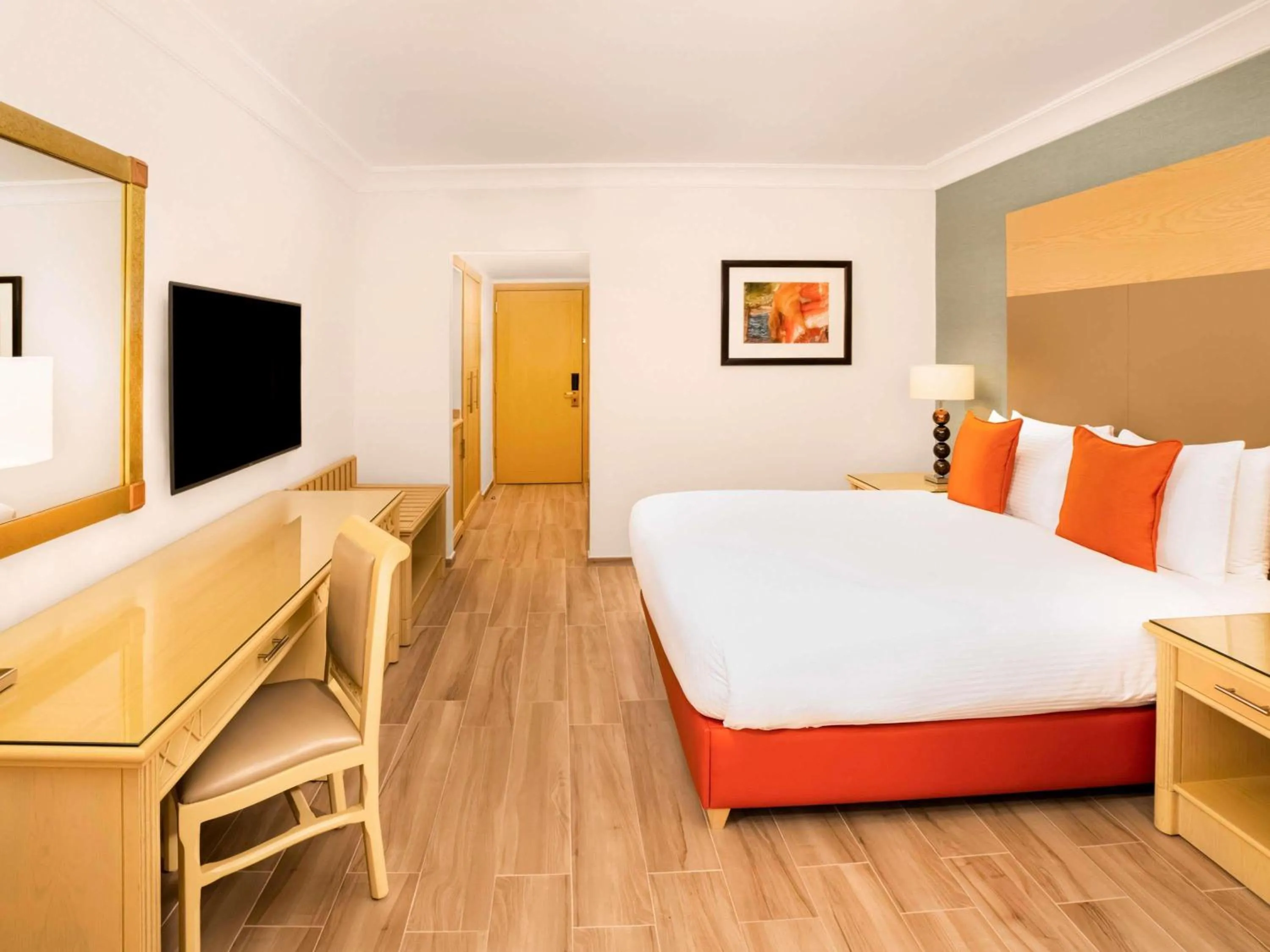 Bedroom, Bed in Mövenpick Resort Petra