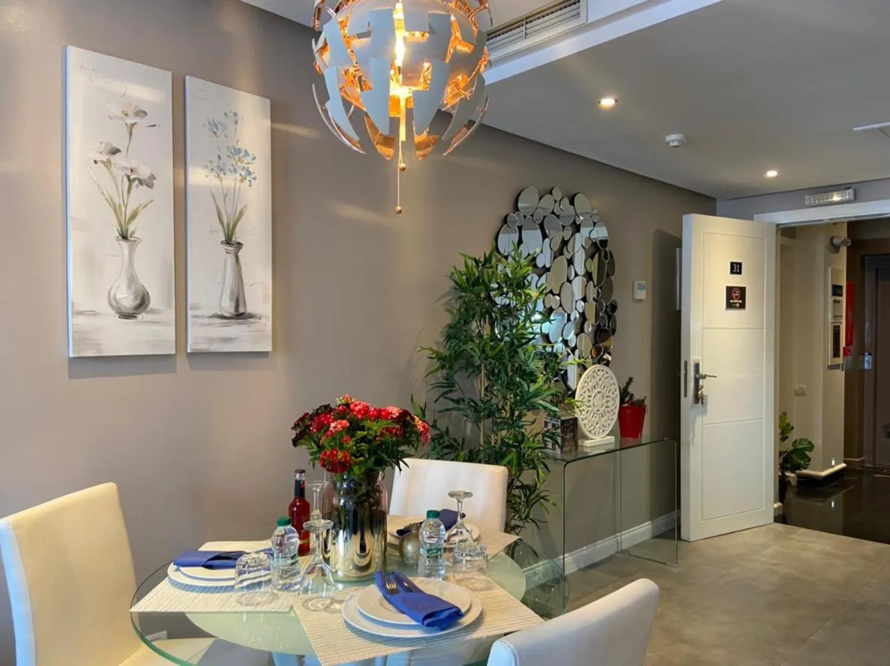 Dining area in RENT-INN Suites Hotel