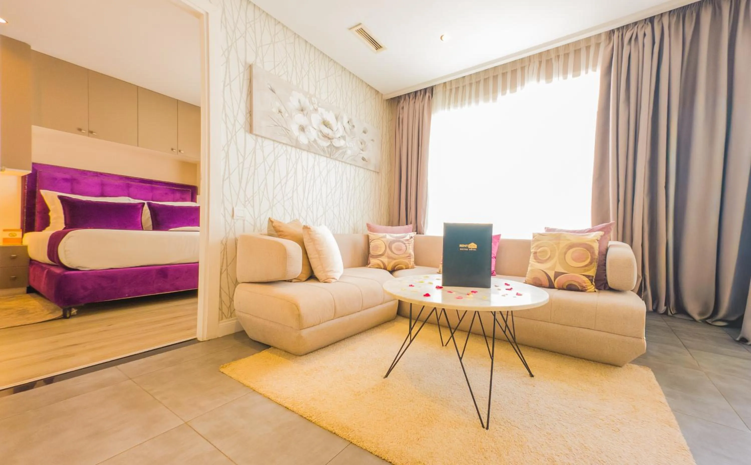 Living room, Bed in RENT-INN Suites Hotel