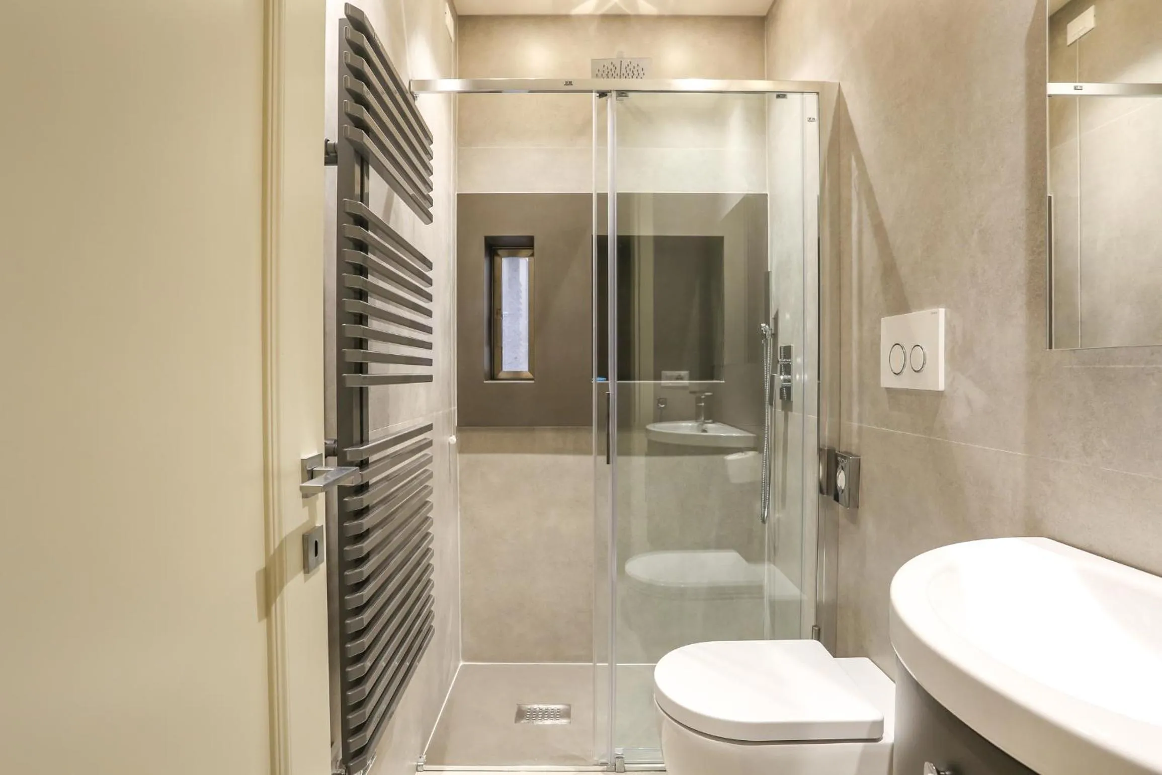 Shower in Rialto Suite 1602