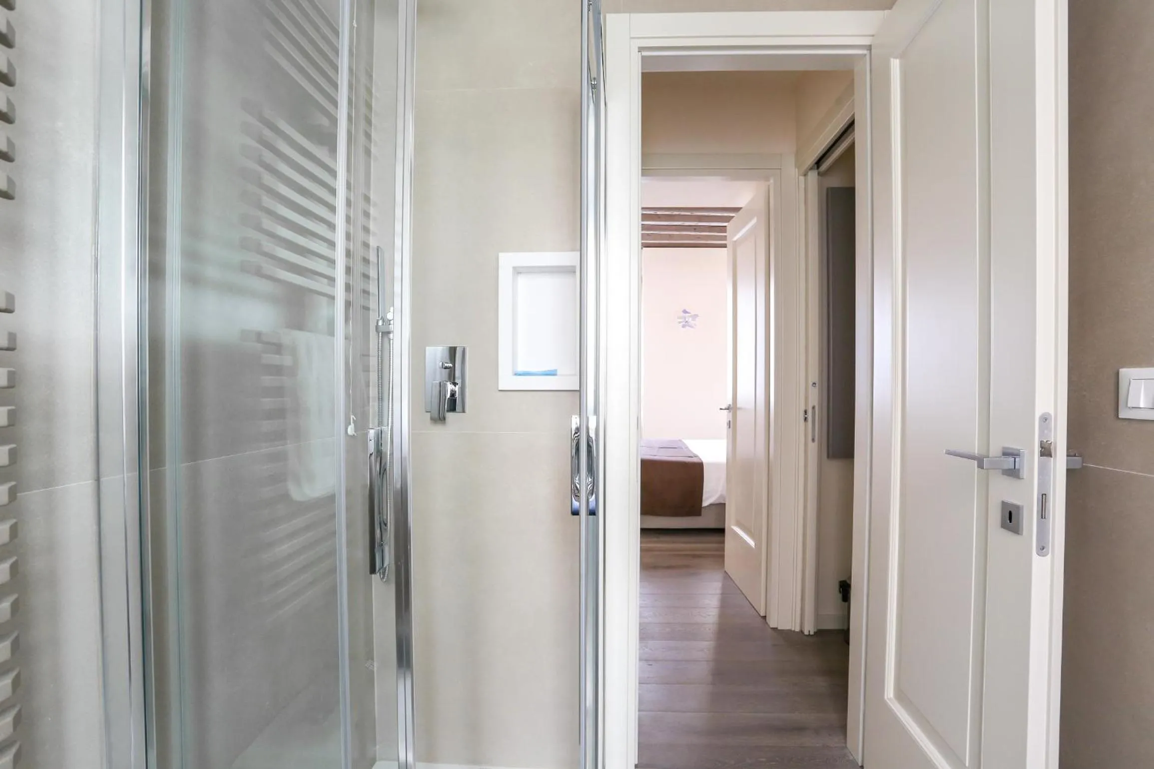 Shower in Rialto Suite 1602