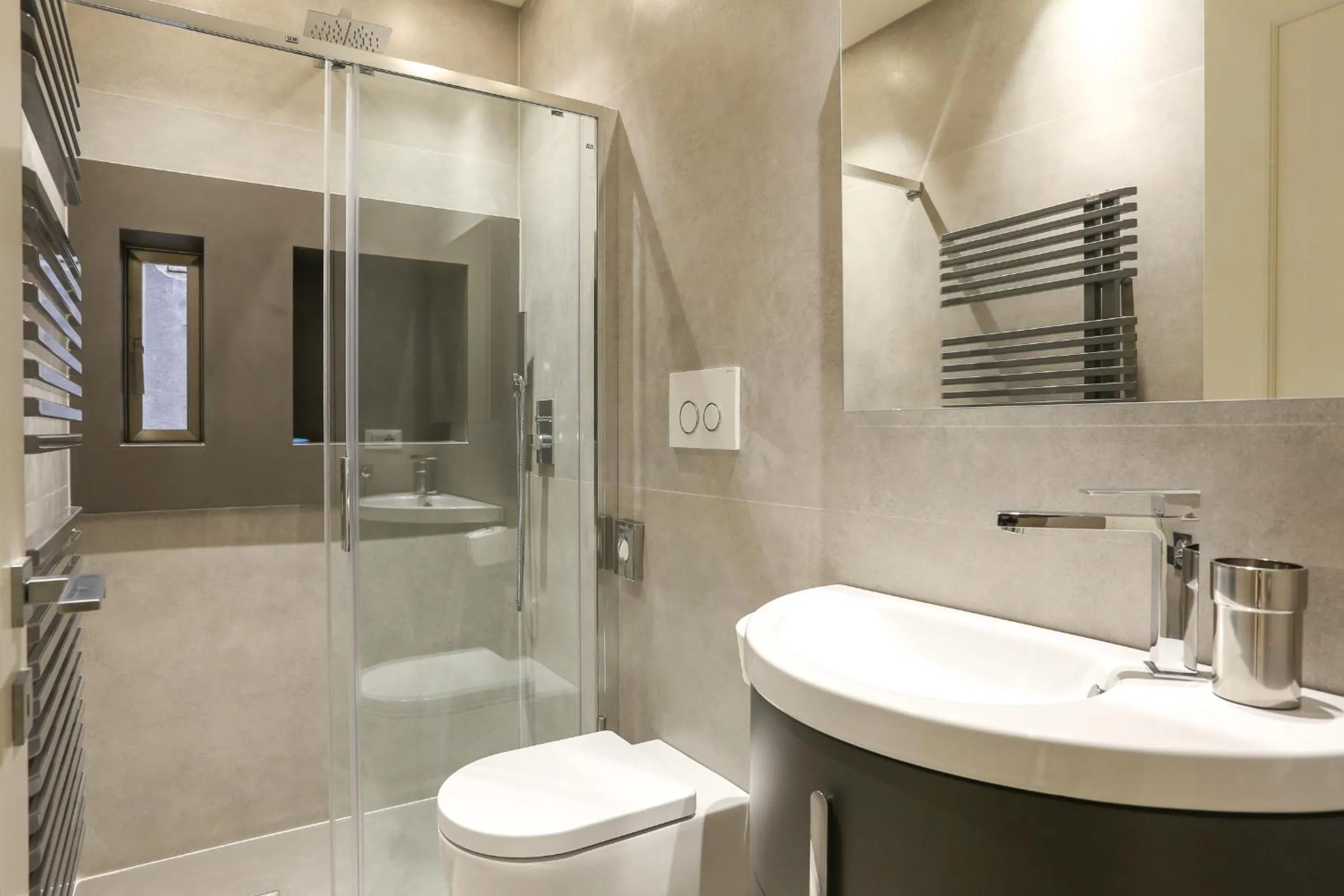 Shower in Rialto Suite 1602