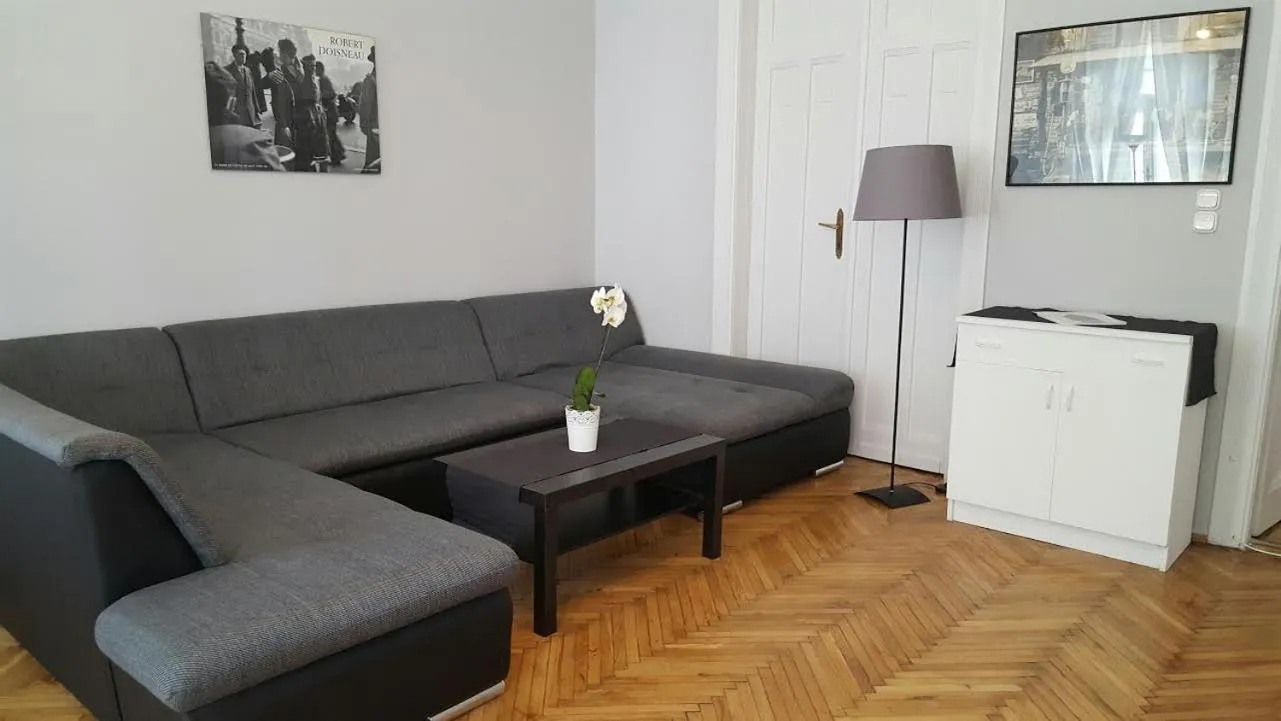 Three-Bedroom Apartment in Hello Tourist Flat