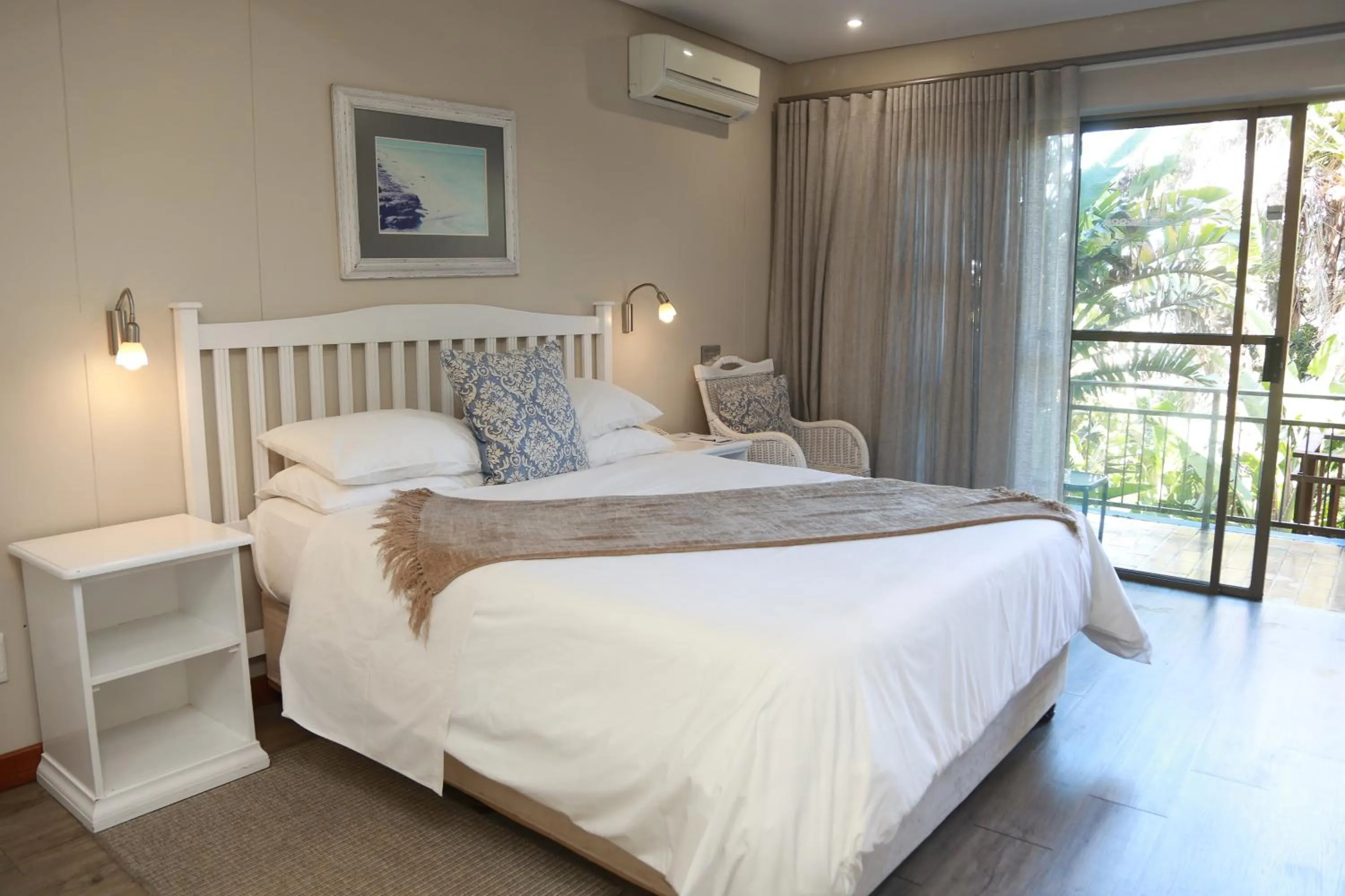 Queen Room in Blue Lagoon Hotel and Conference Centre