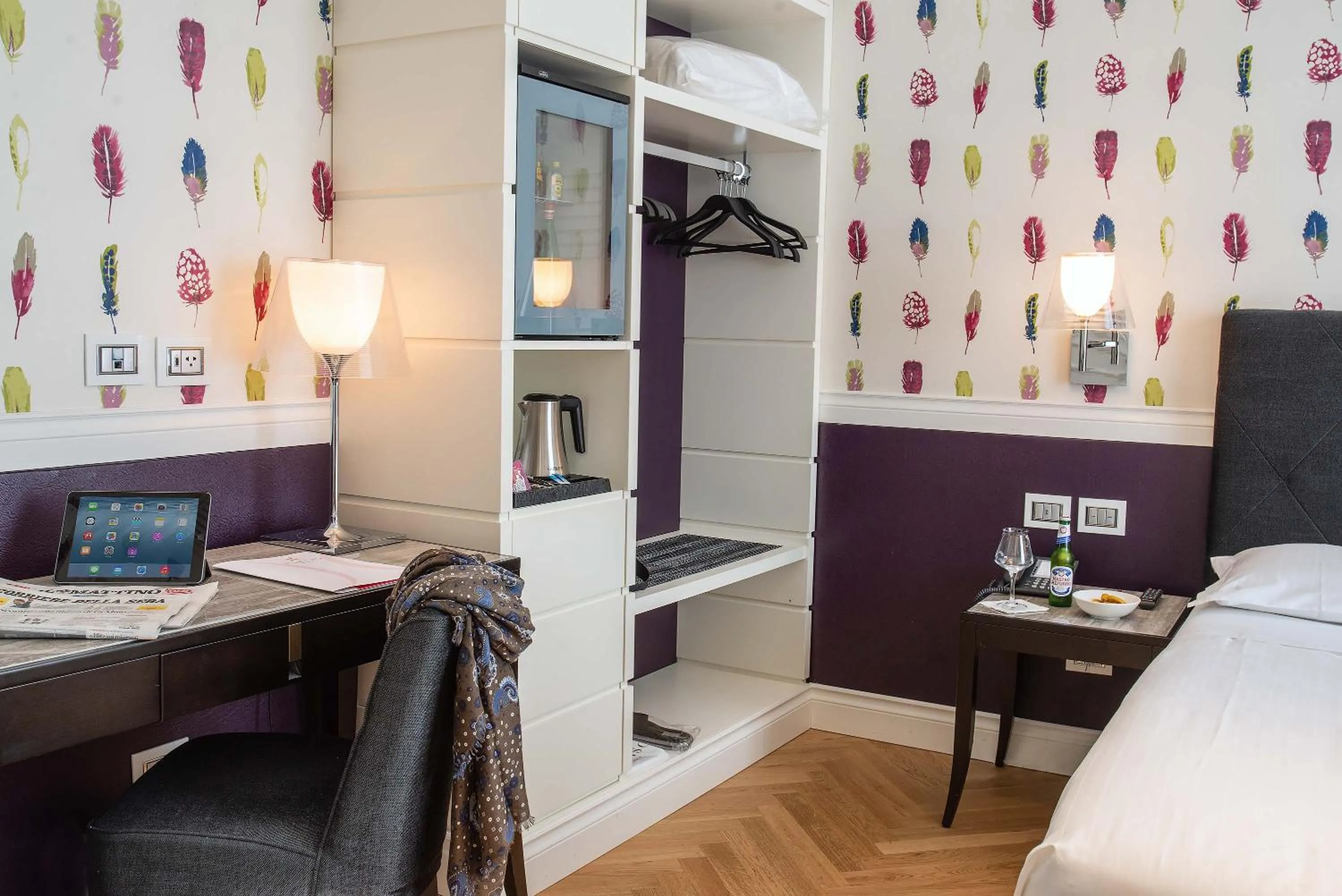 hair dresser, Bed in Hotel Damaso