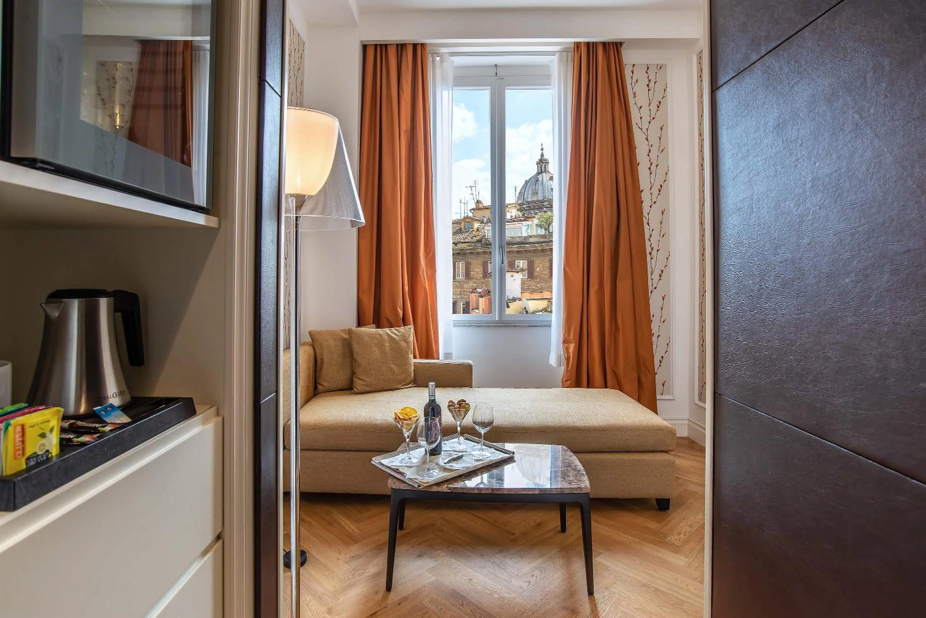 Photo of the whole room in Hotel Damaso