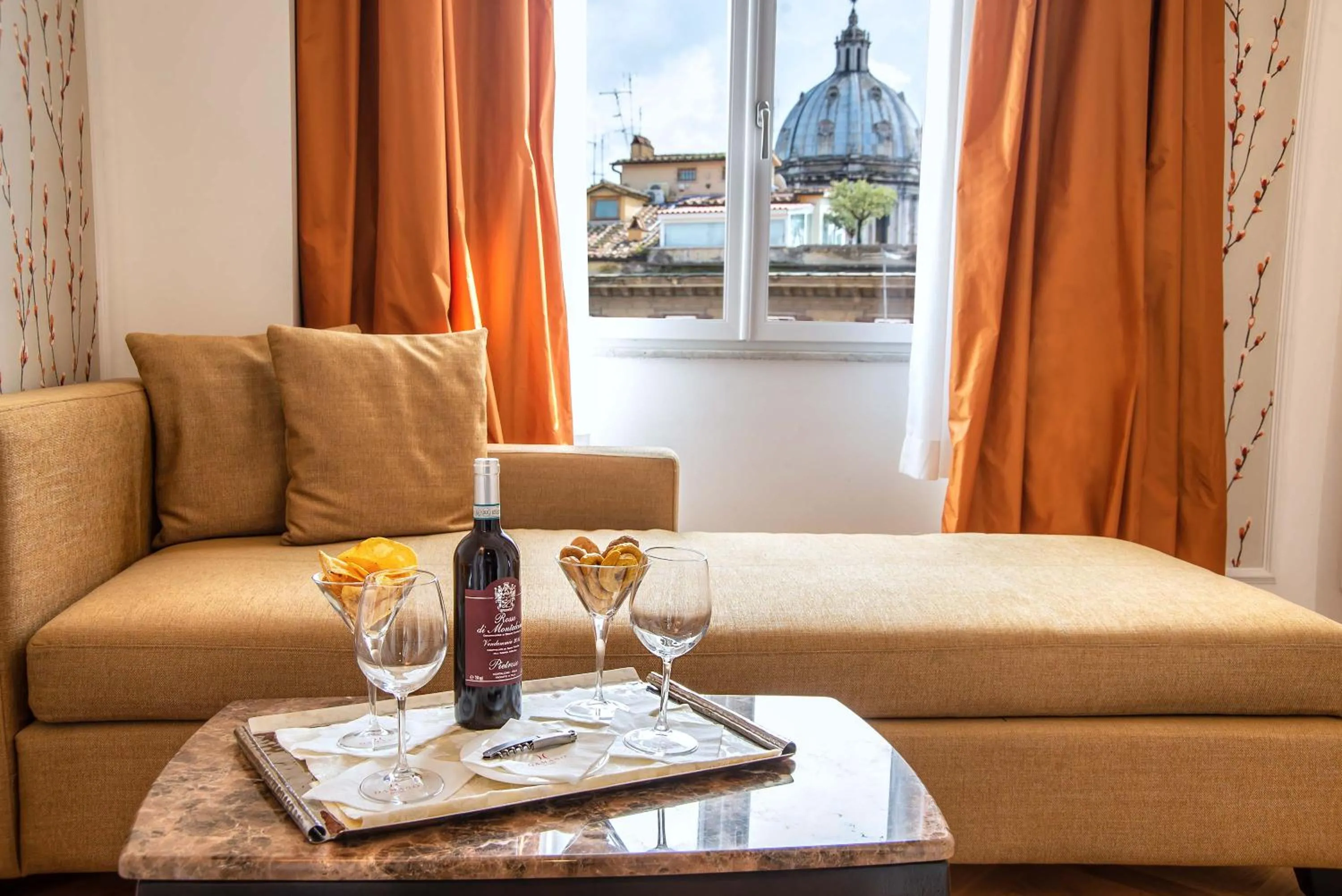 Photo of the whole room in Hotel Damaso