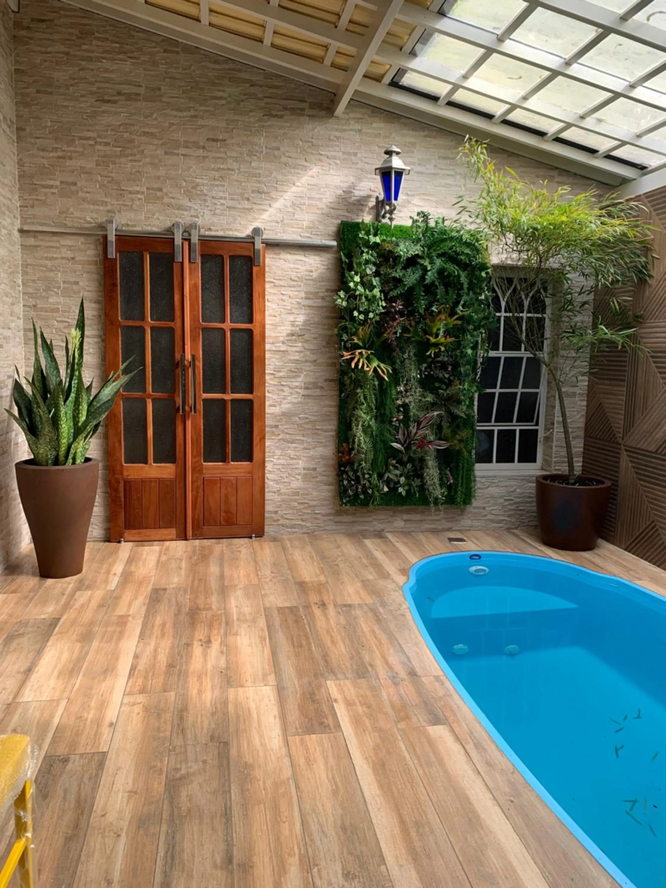 Swimming pool in Hospedagem Casadalee chalé com piscina privativa aquecida e Apartamento sem piscina