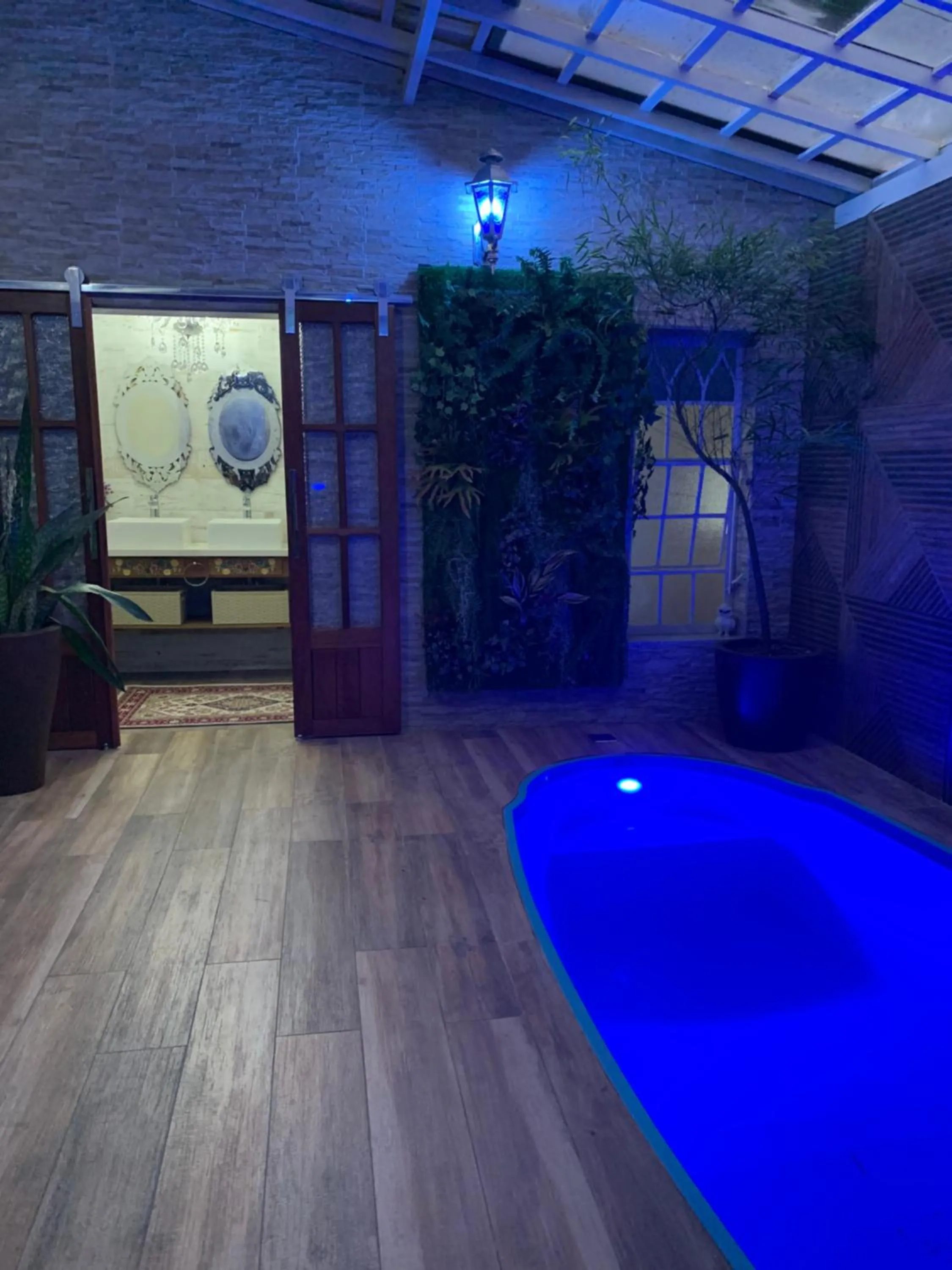 Swimming pool in Hospedagem Casadalee chalé com piscina privativa aquecida e Apartamento sem piscina