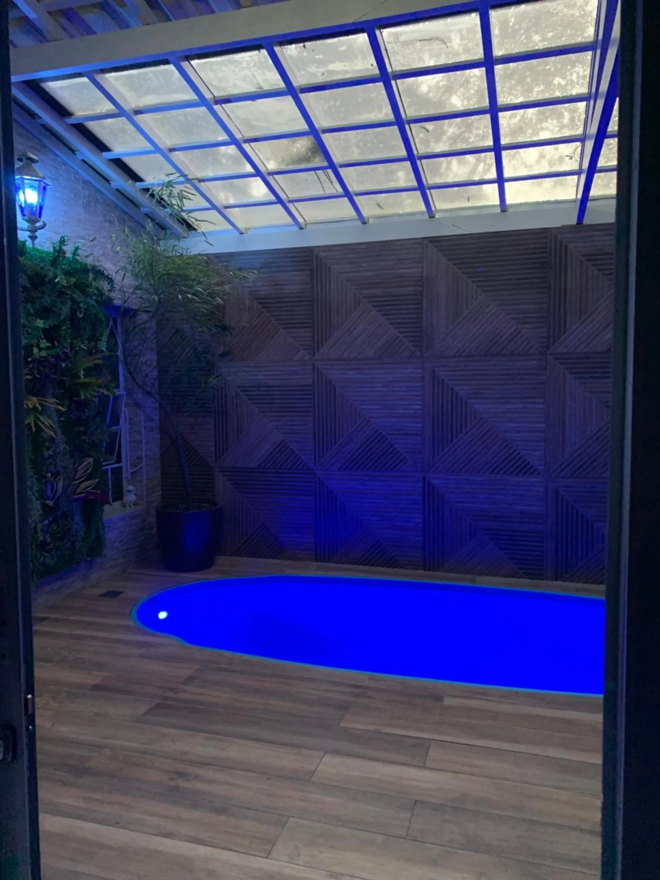 Swimming pool in Hospedagem Casadalee chalé com piscina privativa aquecida e Apartamento sem piscina