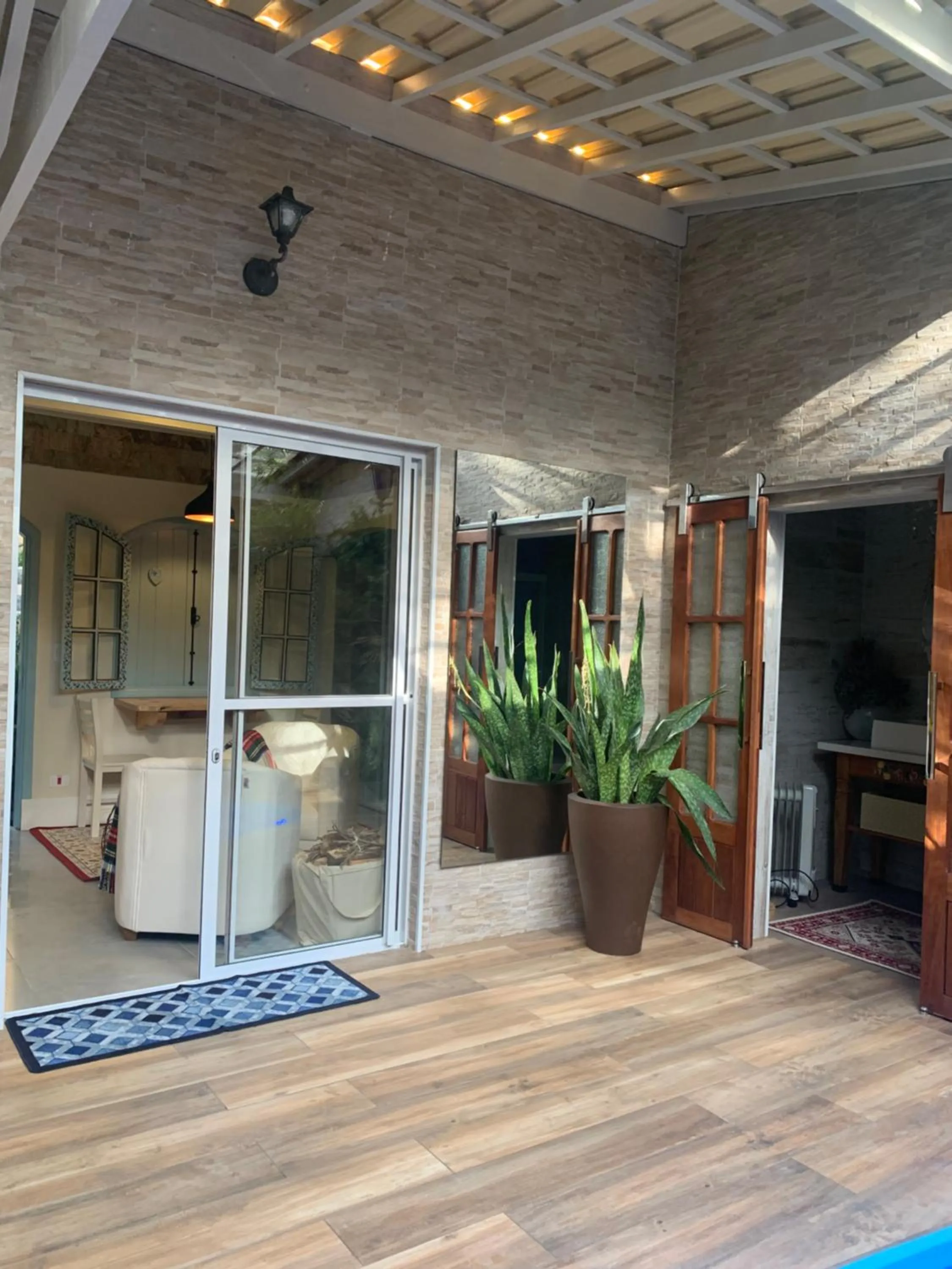 Swimming pool in Hospedagem Casadalee chalé com piscina privativa aquecida e Apartamento sem piscina