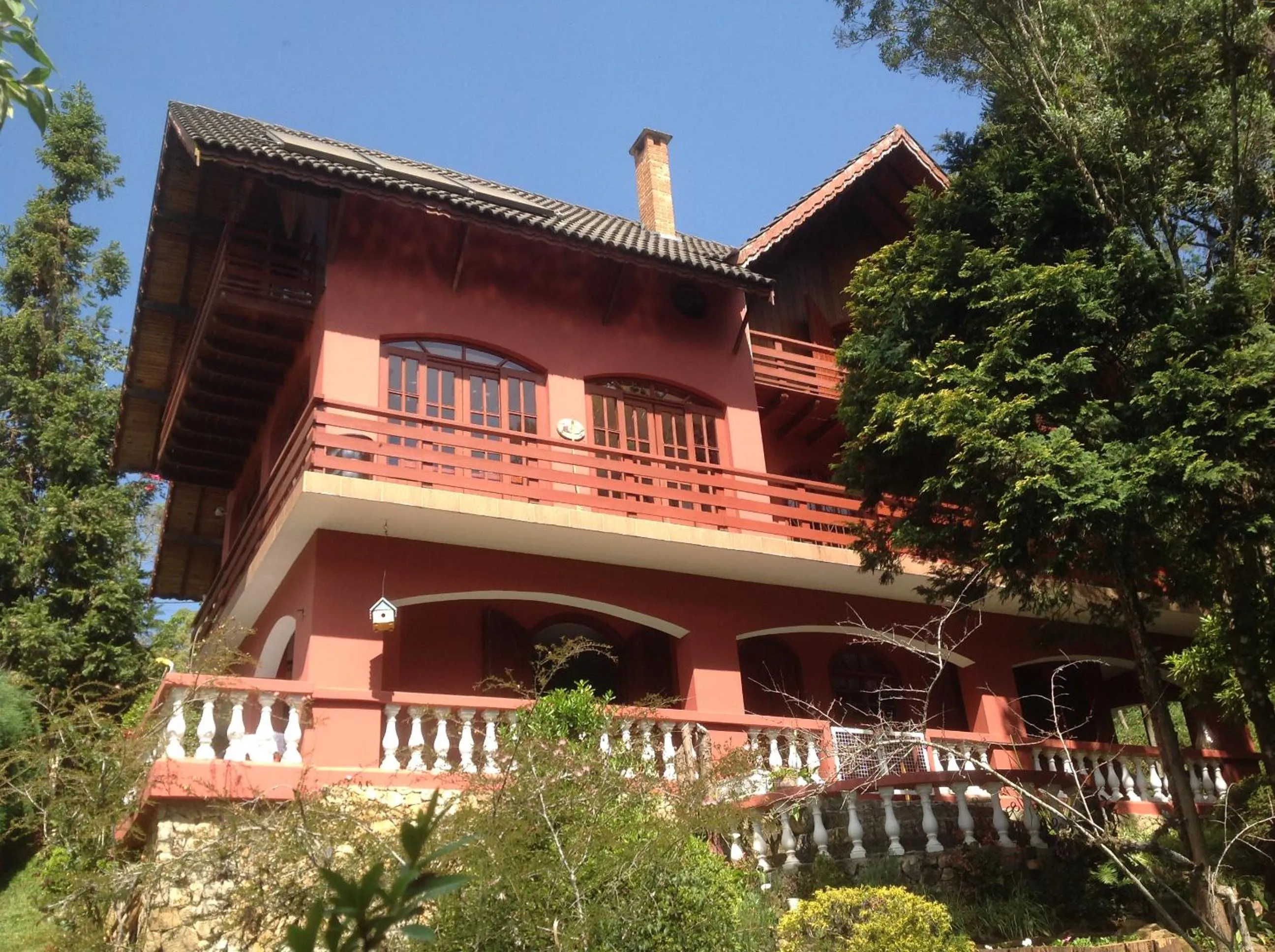 Property building in Hospedagem Casadalee chalé com piscina privativa aquecida e Apartamento sem piscina