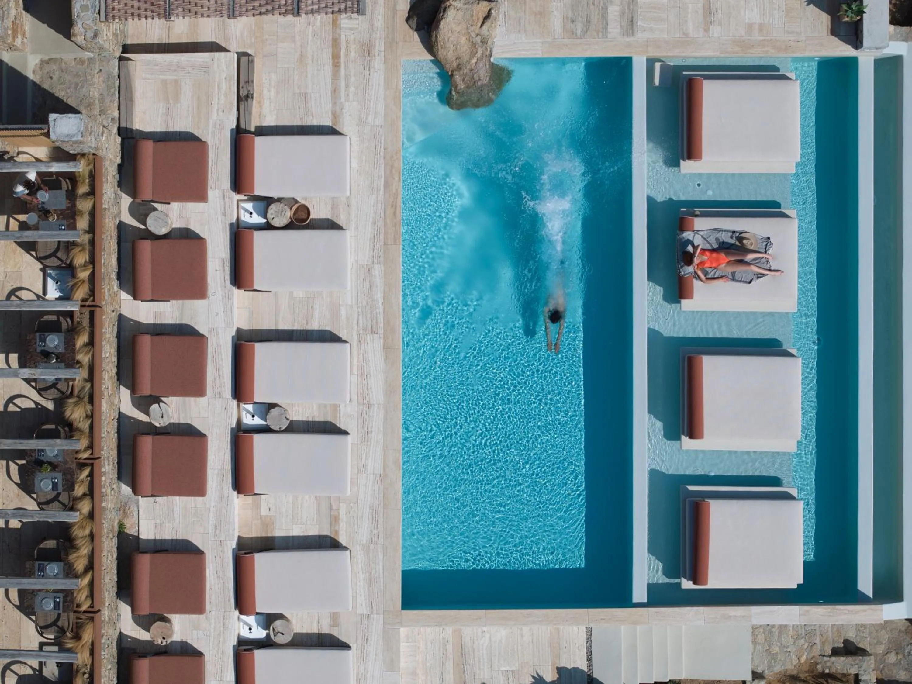 Swimming pool in Nimbus My Aktis