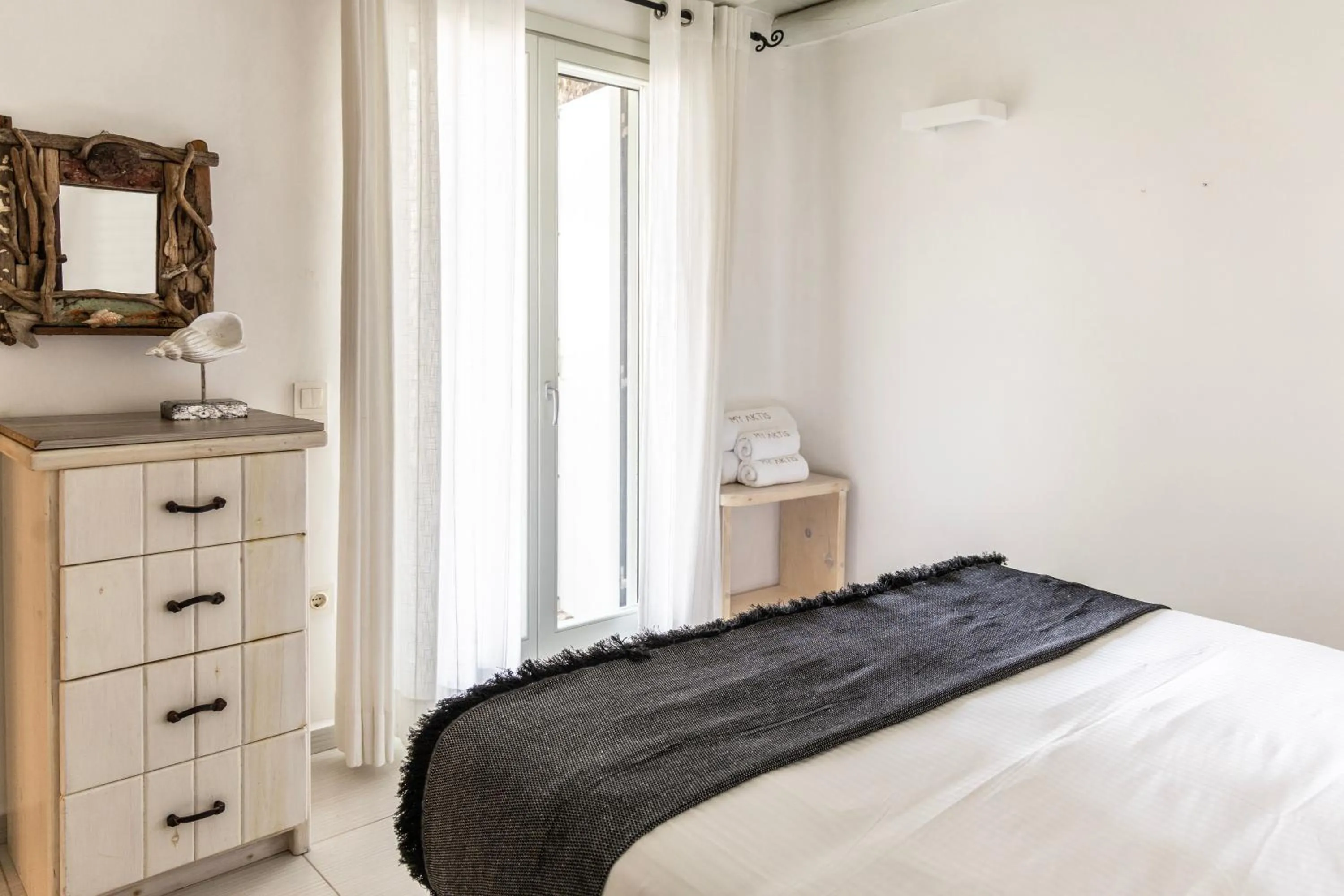 Bedroom, Bed in Nimbus My Aktis