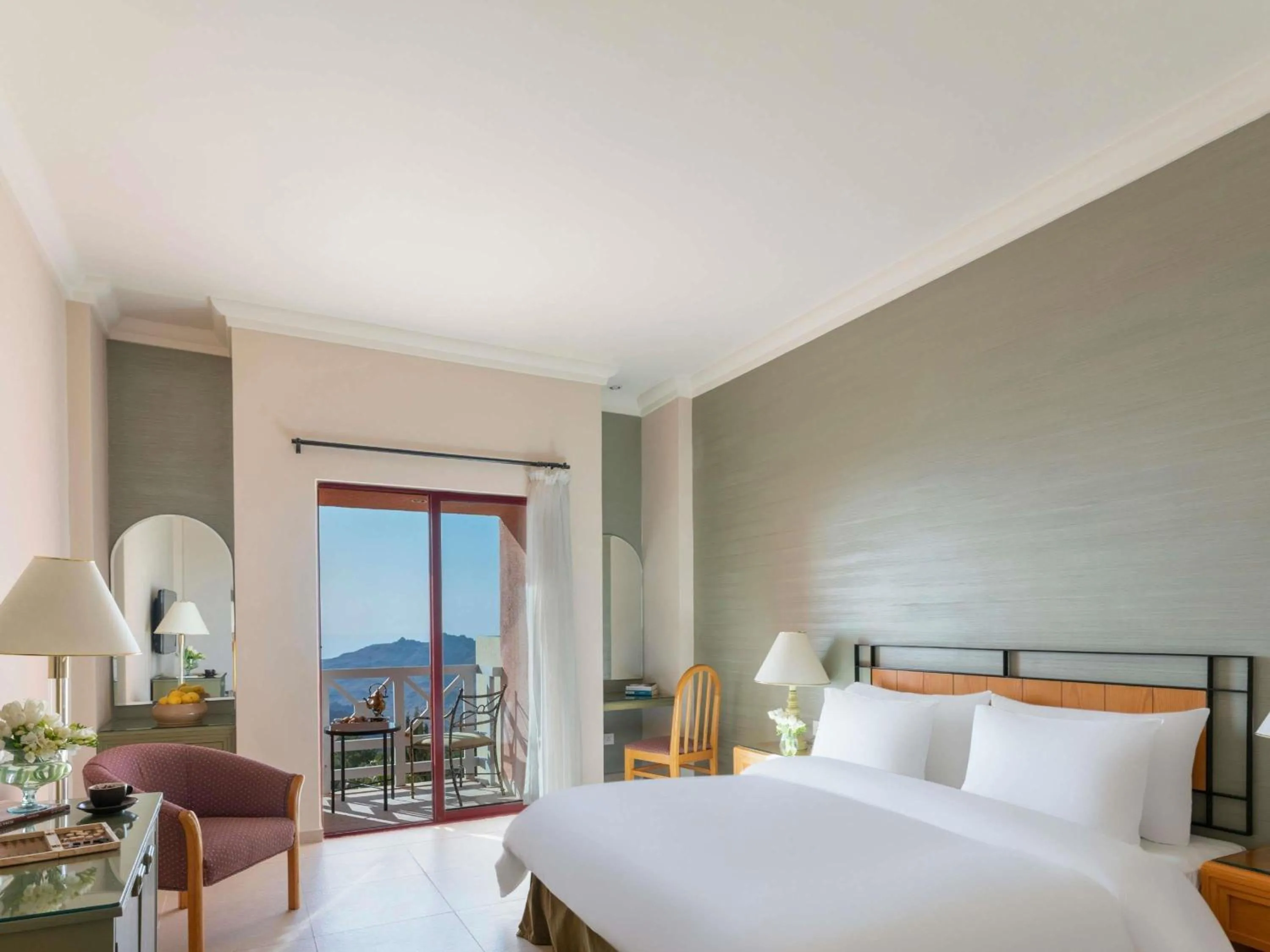 Bedroom, Bed in Grand Mercure Petra