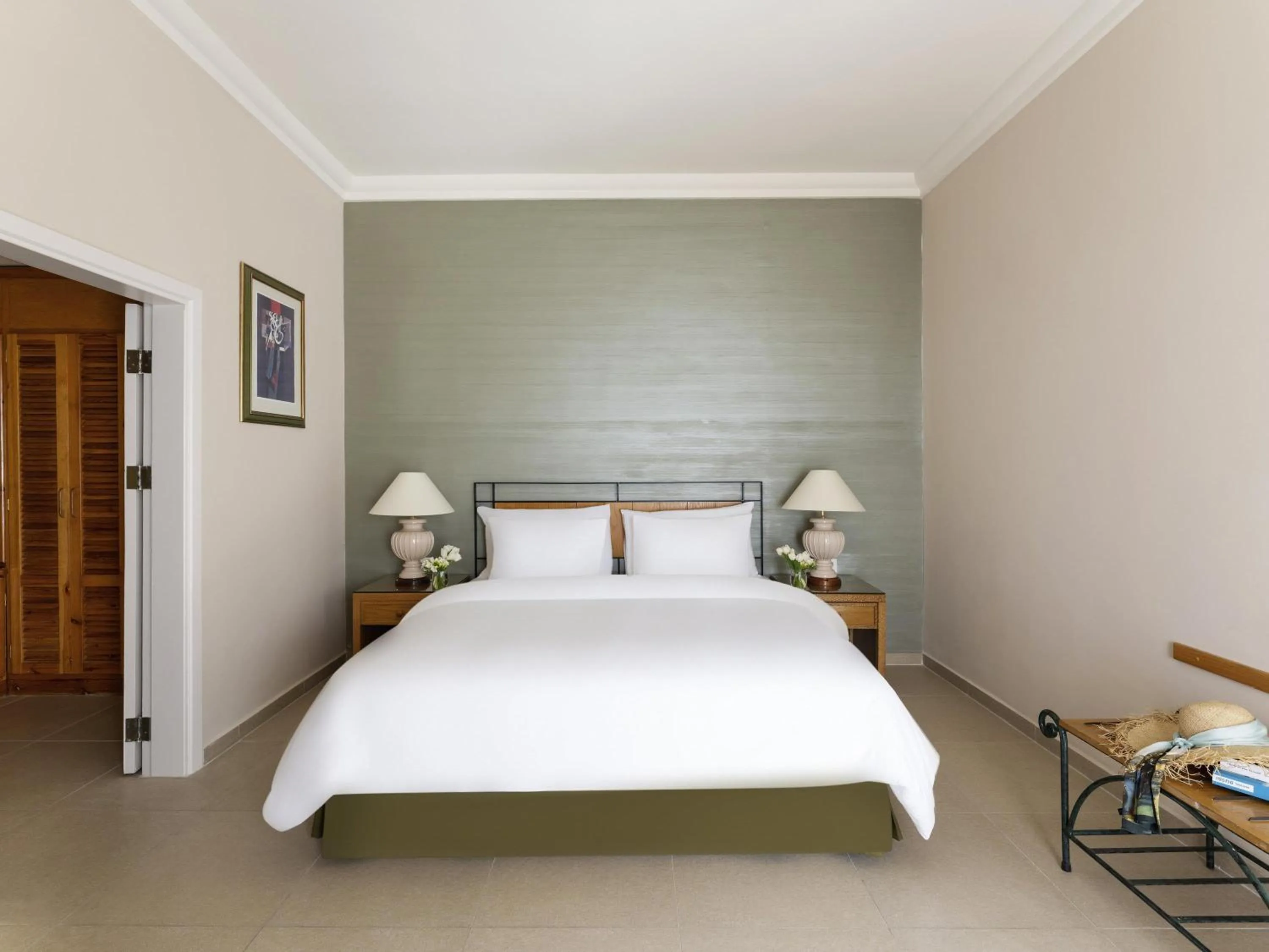 Bedroom, Bed in Grand Mercure Petra