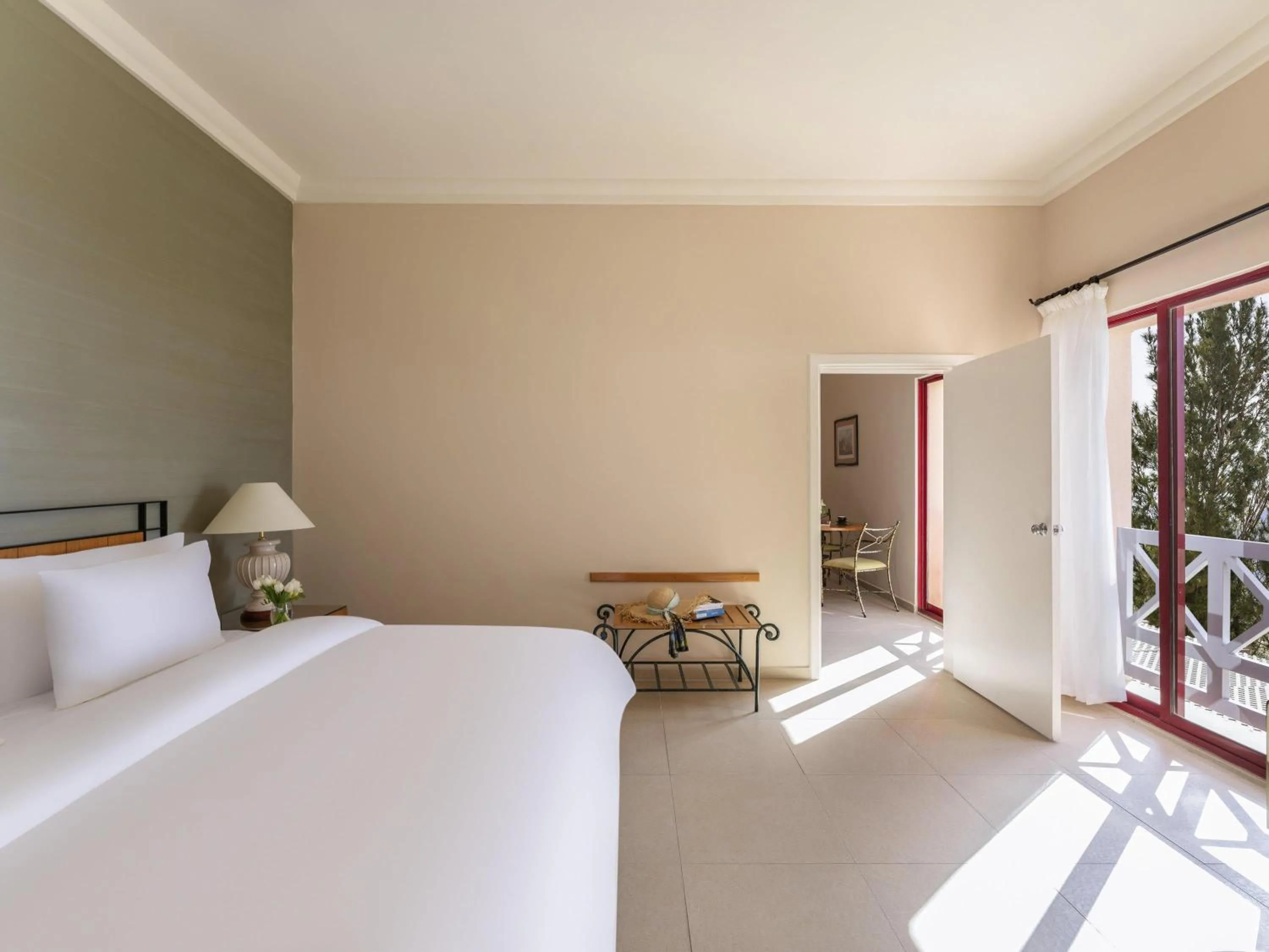 Bedroom, Bed in Grand Mercure Petra