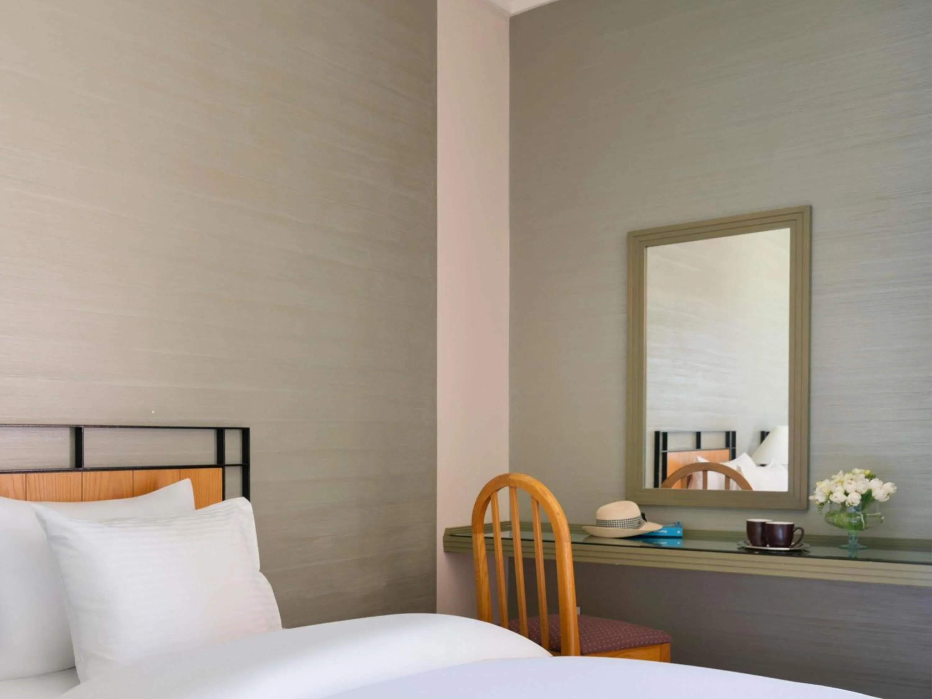 Bedroom, Bed in Grand Mercure Petra