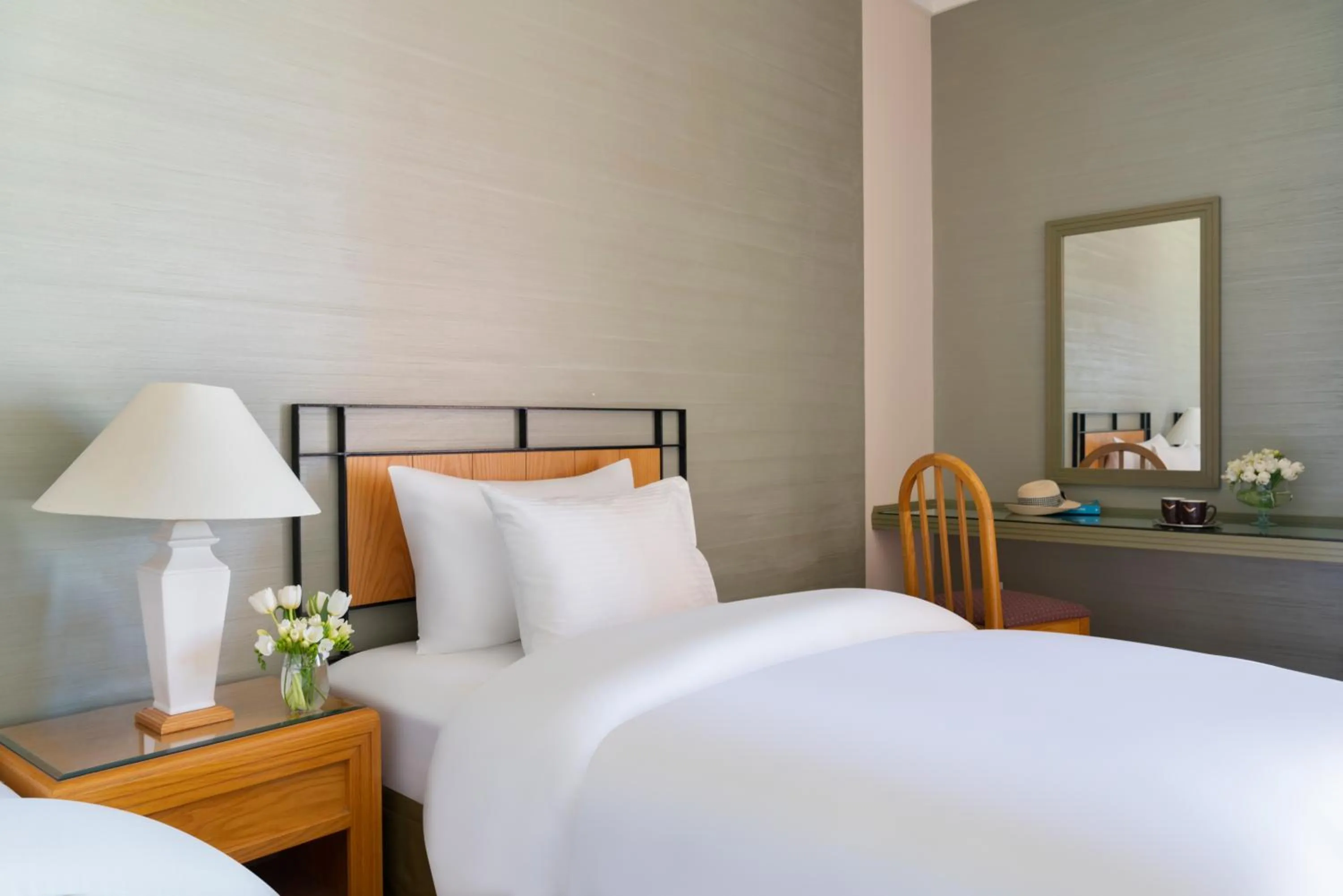 Bedroom, Bed in Mövenpick Nabatean Castle Hotel