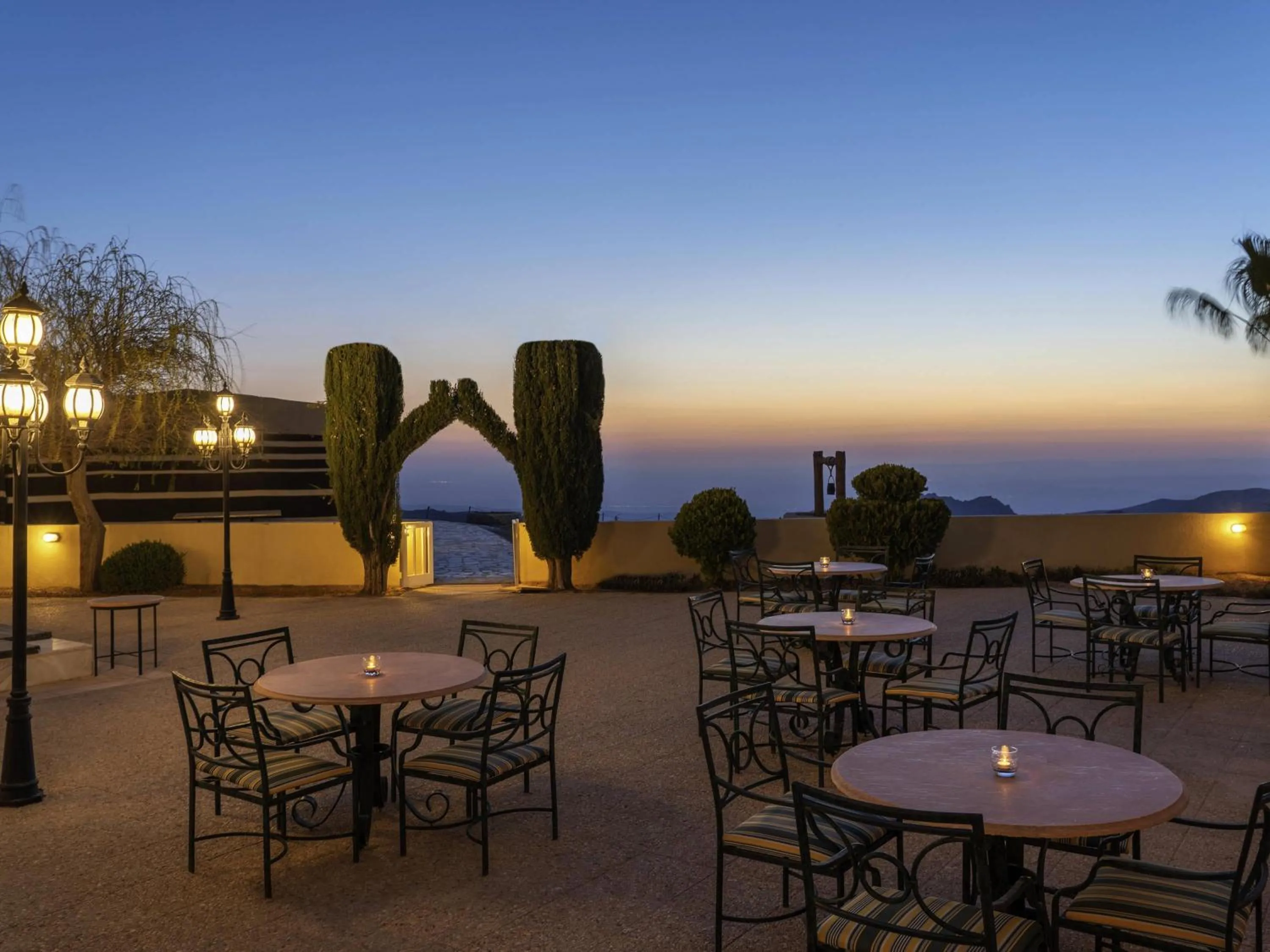 Lounge or bar in Grand Mercure Petra