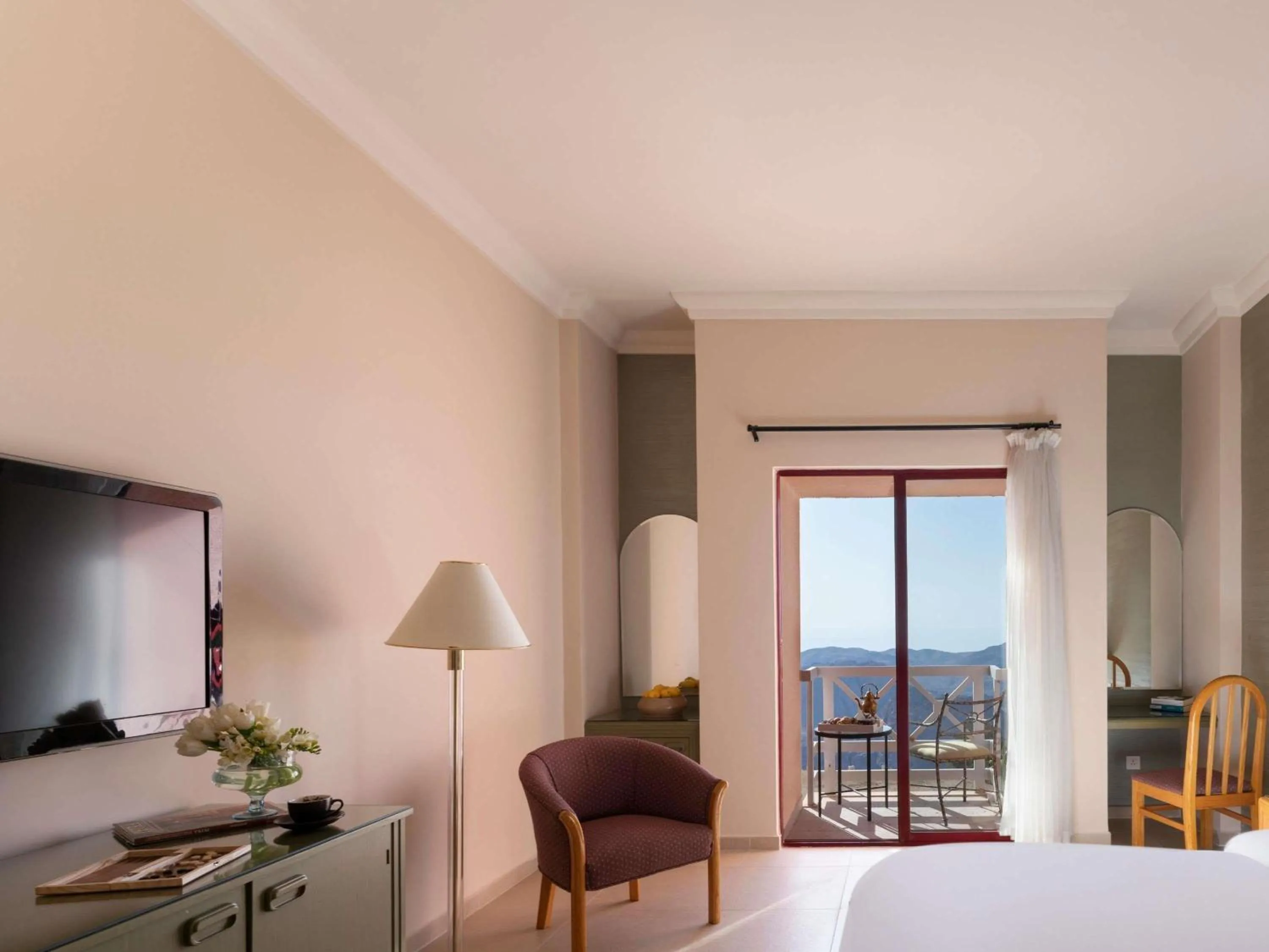 Bedroom, Bed in Grand Mercure Petra