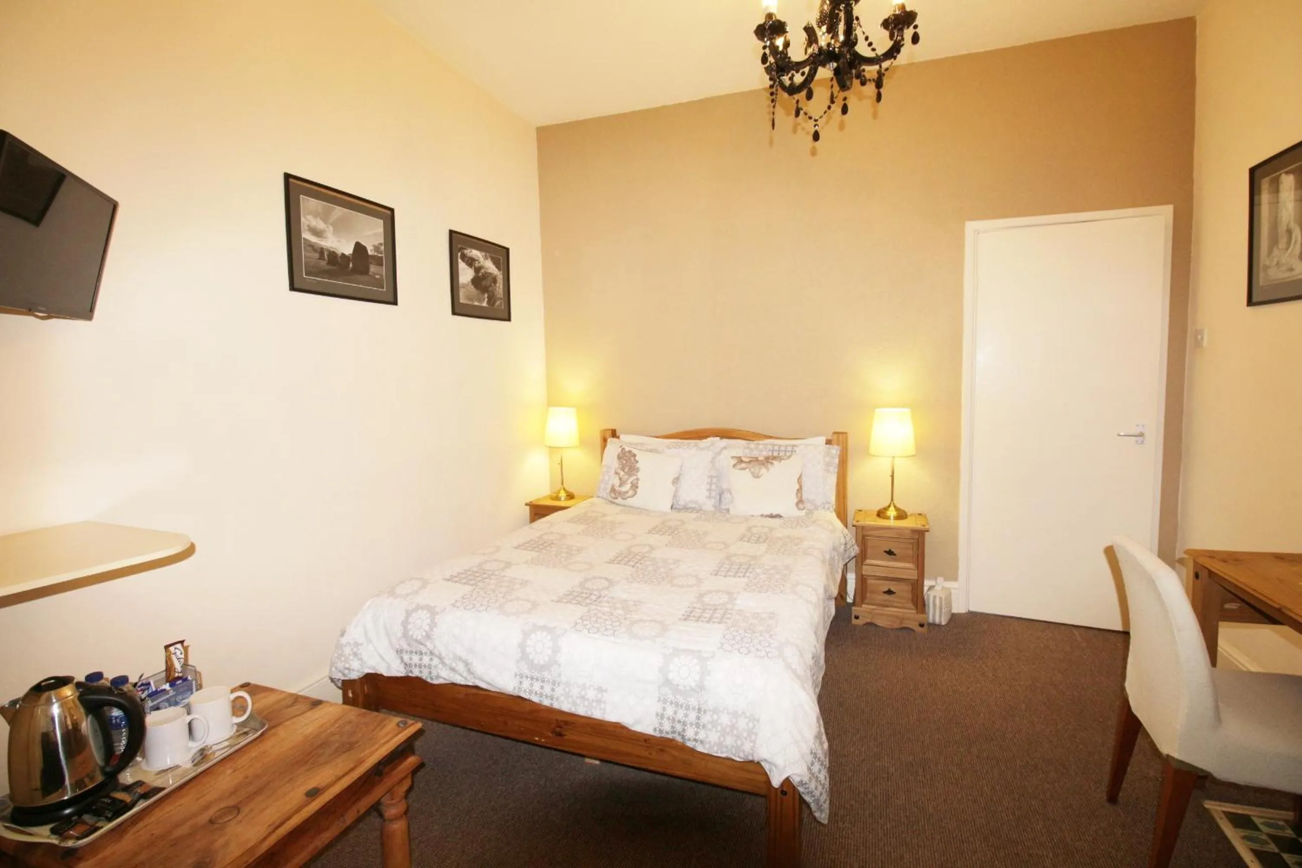 Bedroom, Bed in Tennyson