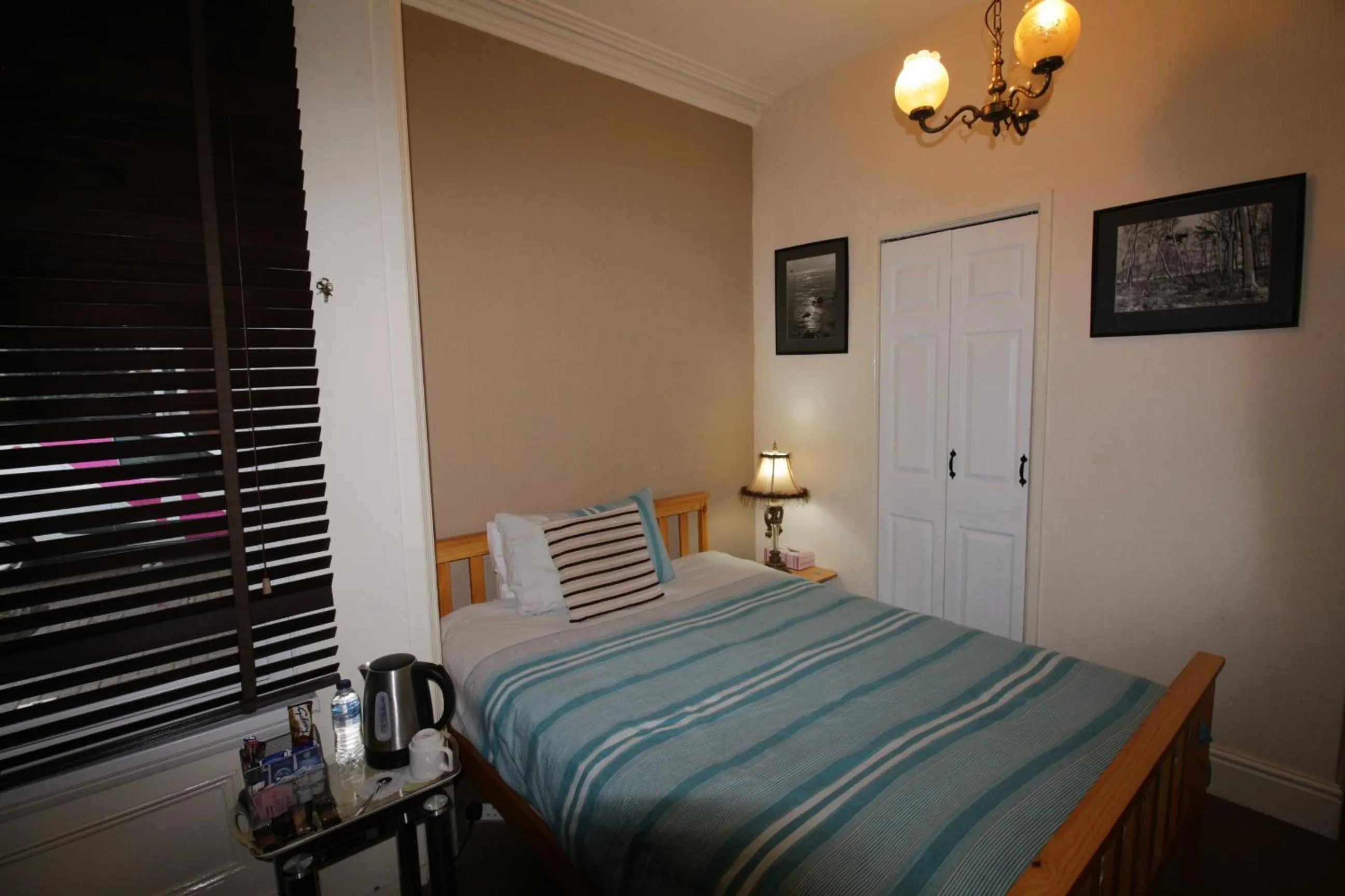 Bedroom, Bed in Tennyson