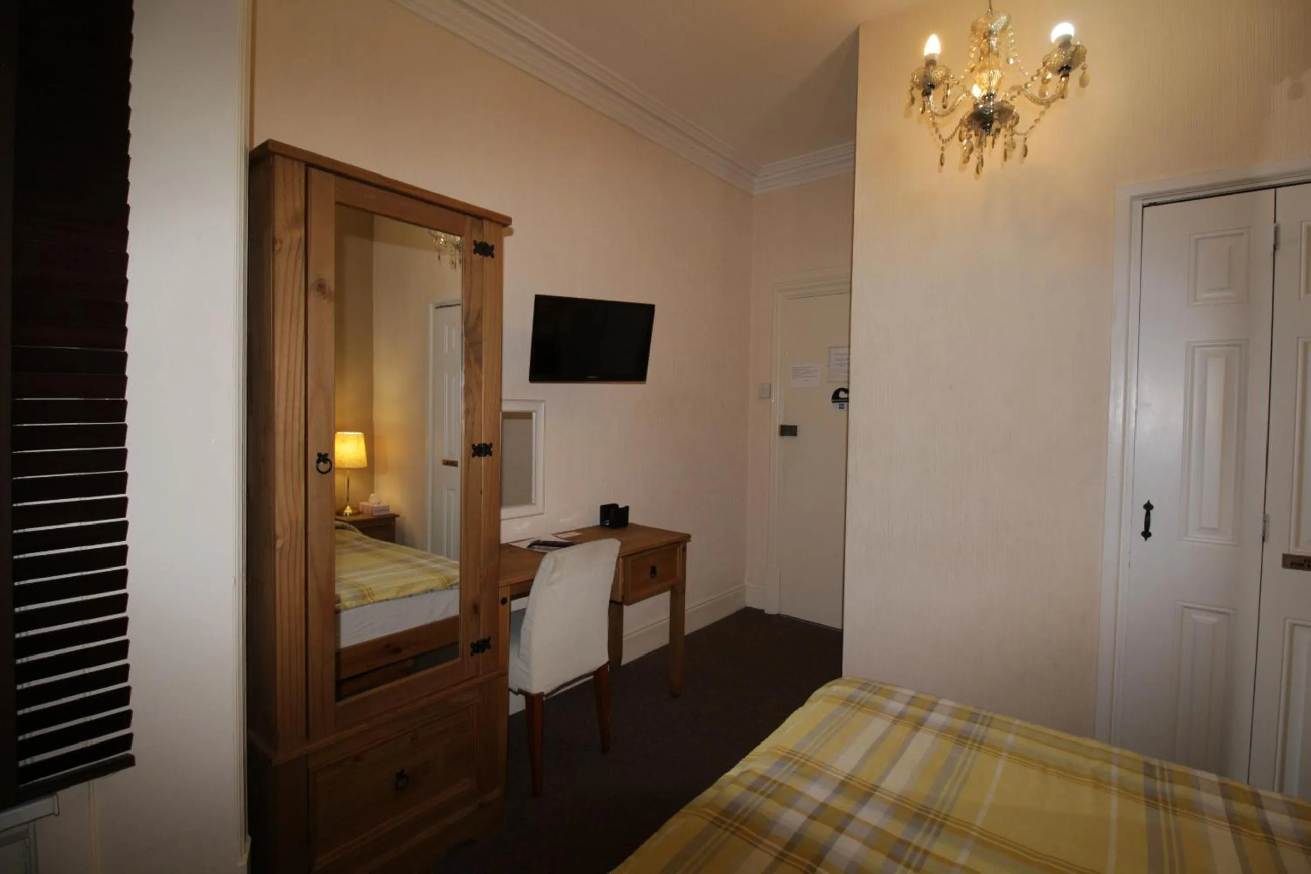 Bedroom, Bed in Tennyson