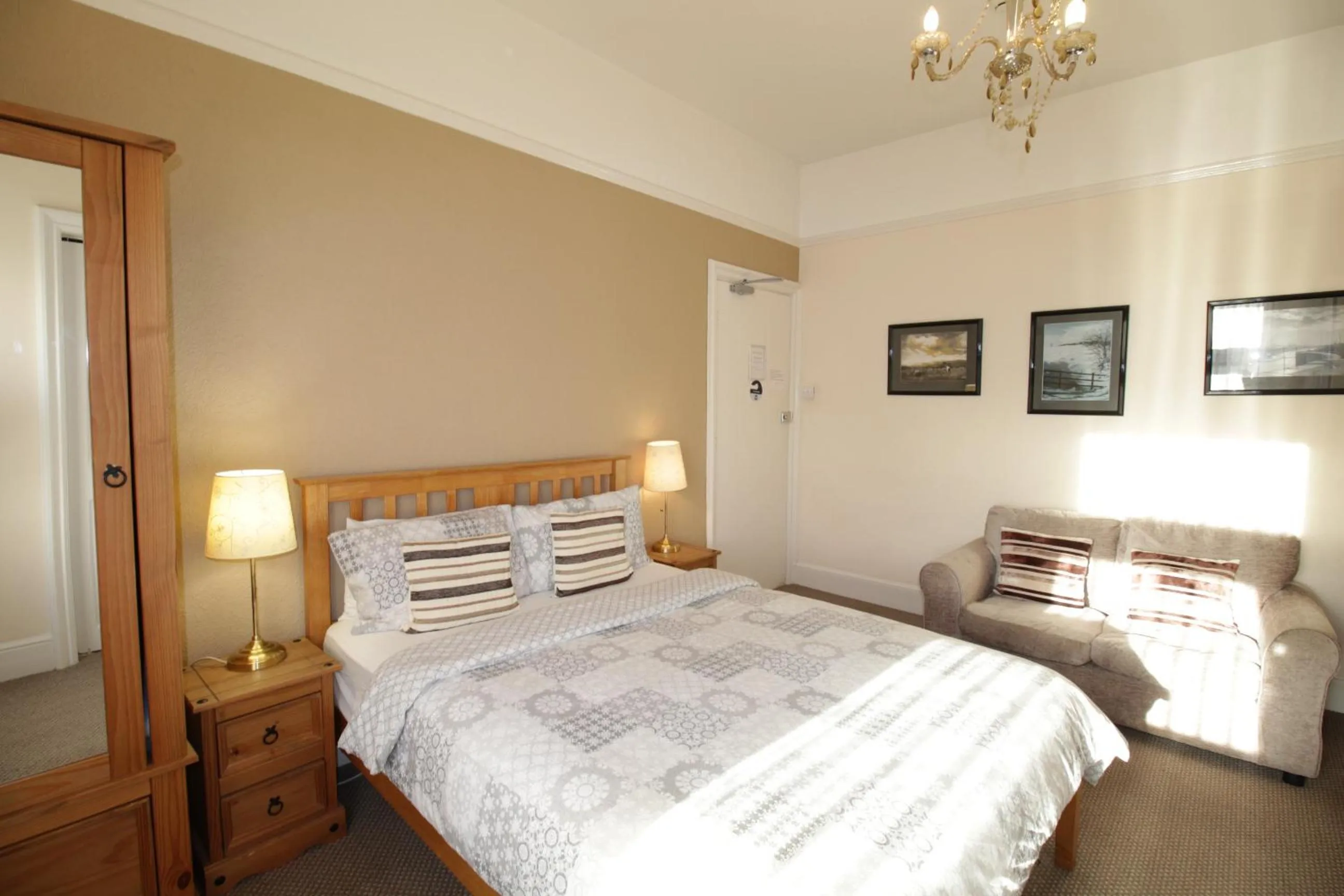 Bedroom, Bed in Tennyson