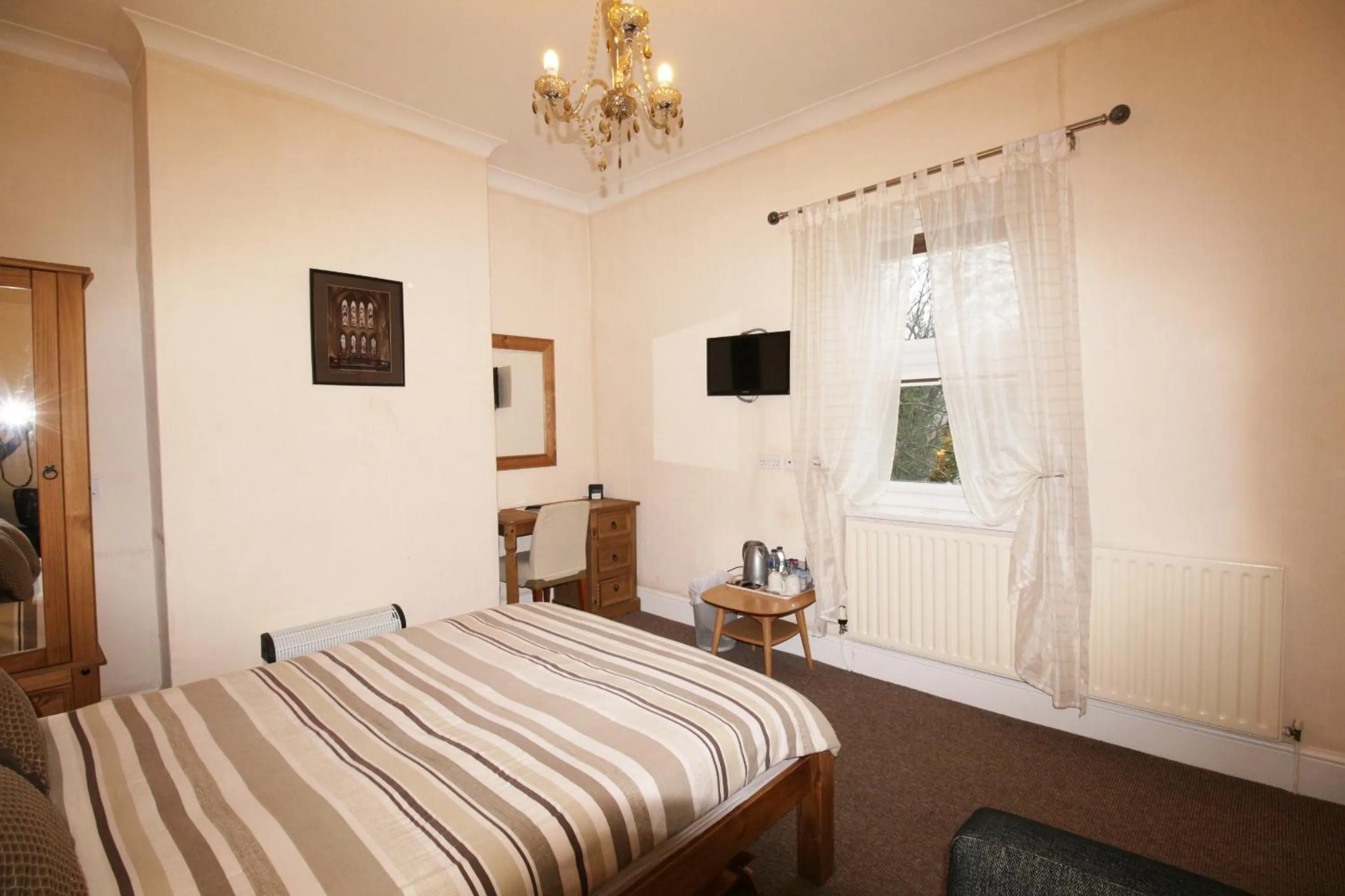 Bedroom, Bed in Tennyson