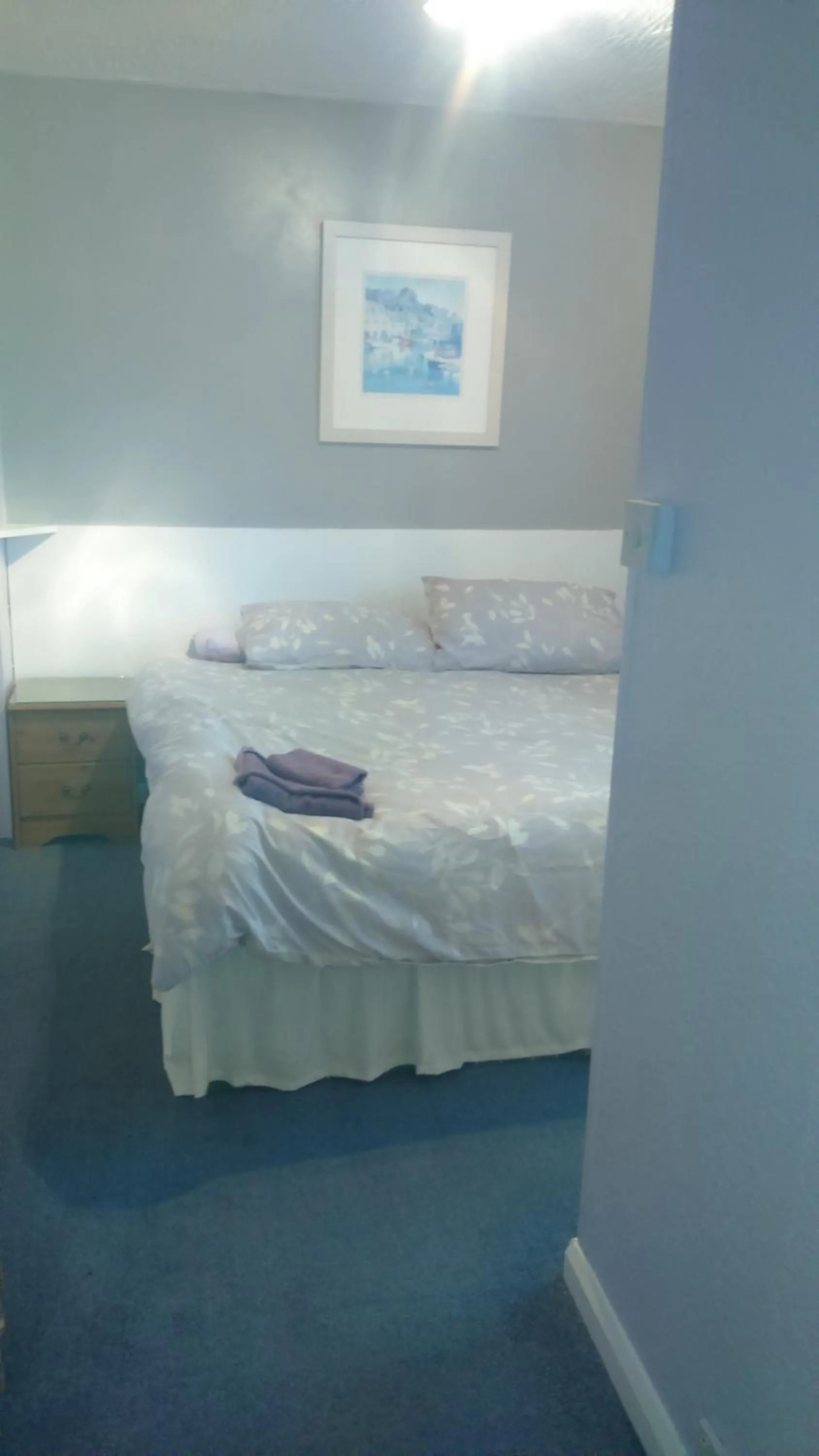 Photo of the whole room, Bed in Smugglers Rest