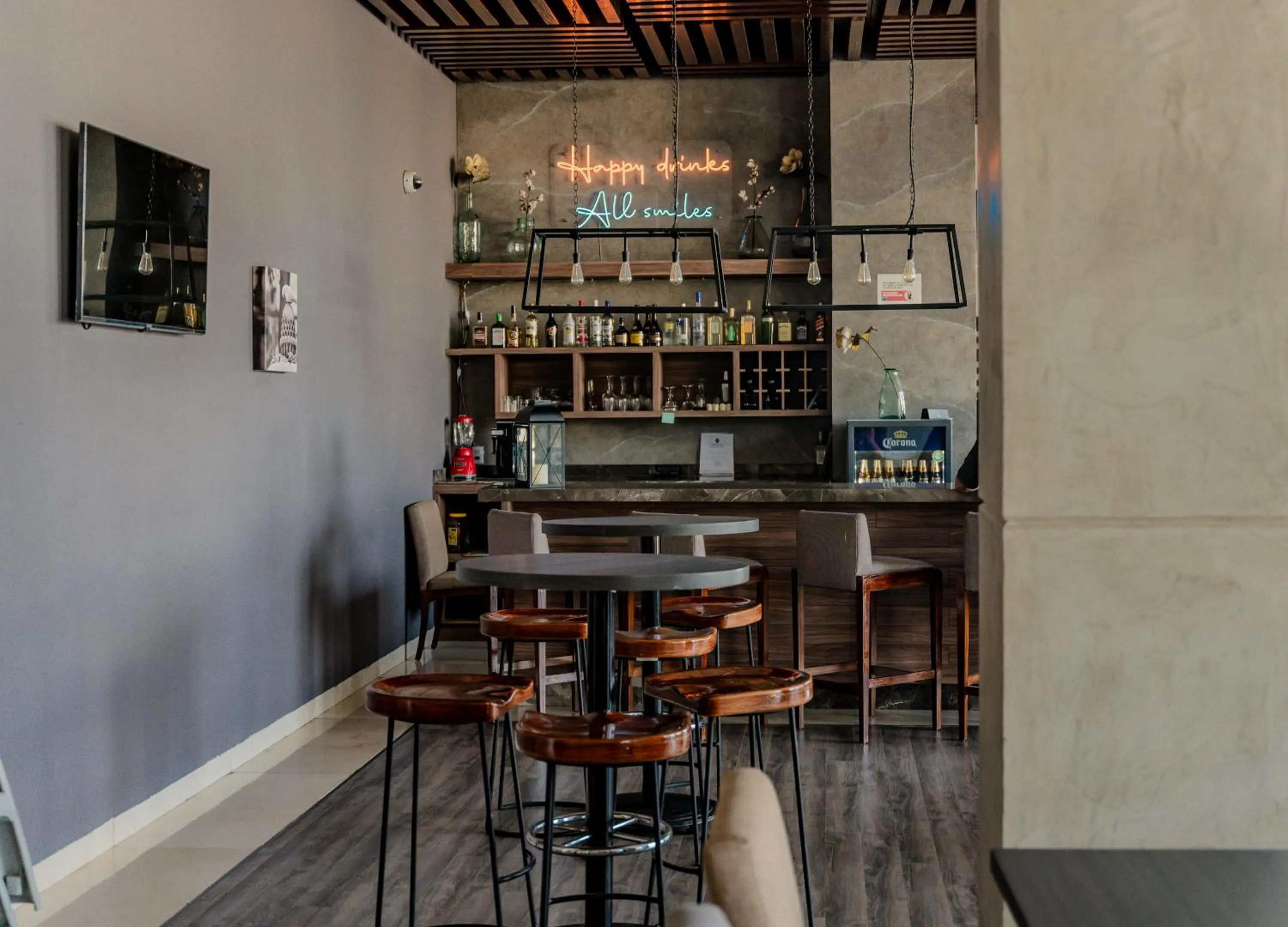 minibar in Hampton Inn By Hilton Celaya