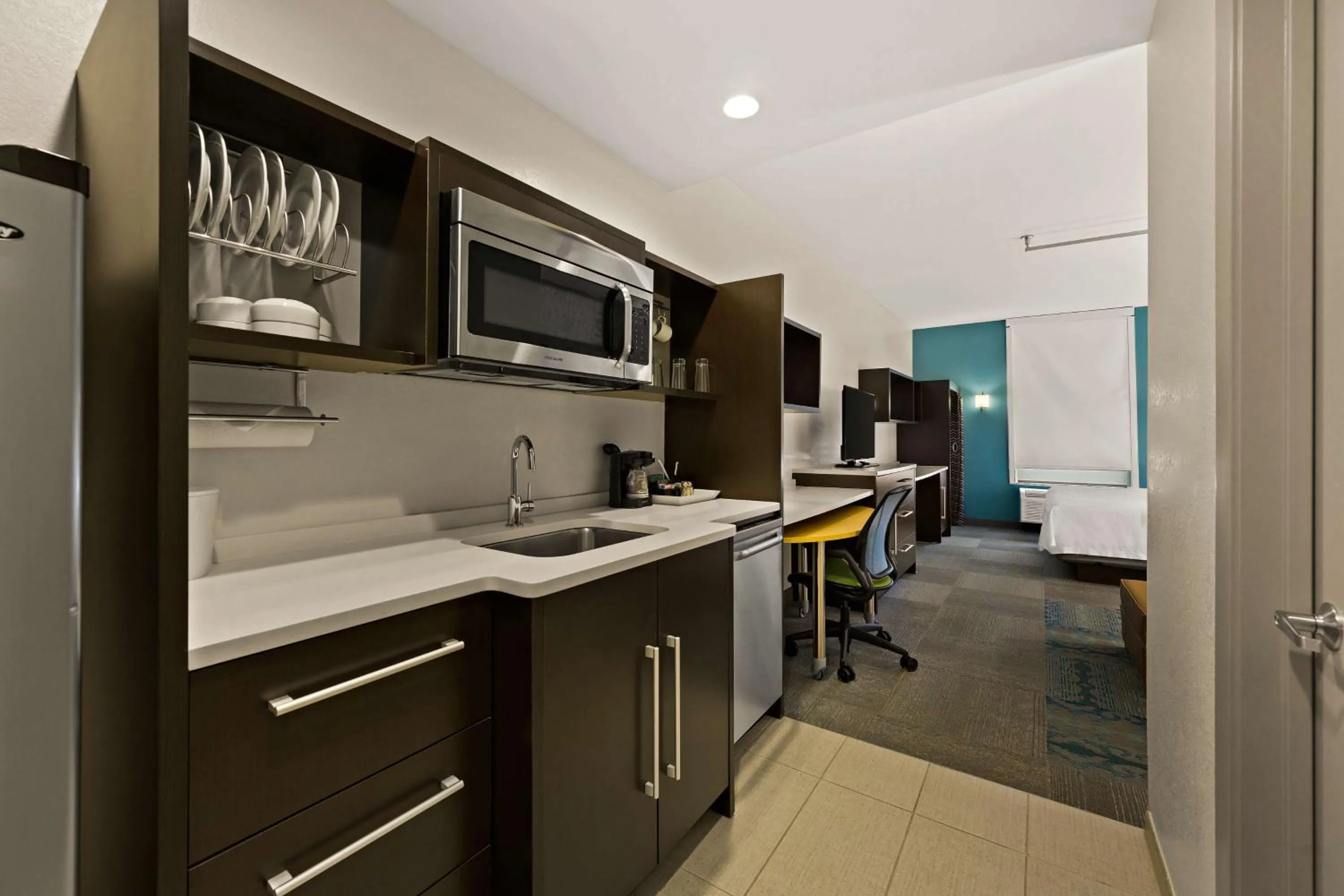 Kitchen or kitchenette in Home2 Suites By Hilton Baytown