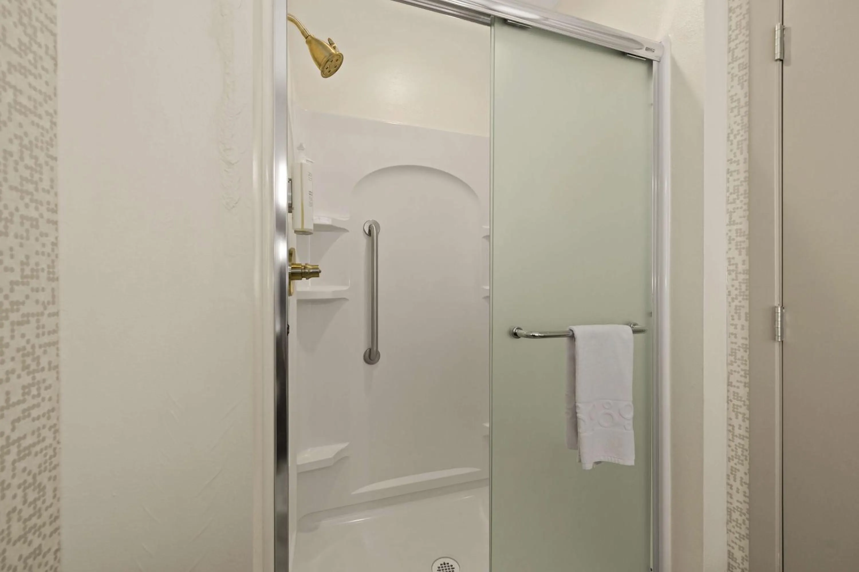 Bathroom in Home2 Suites By Hilton Baytown