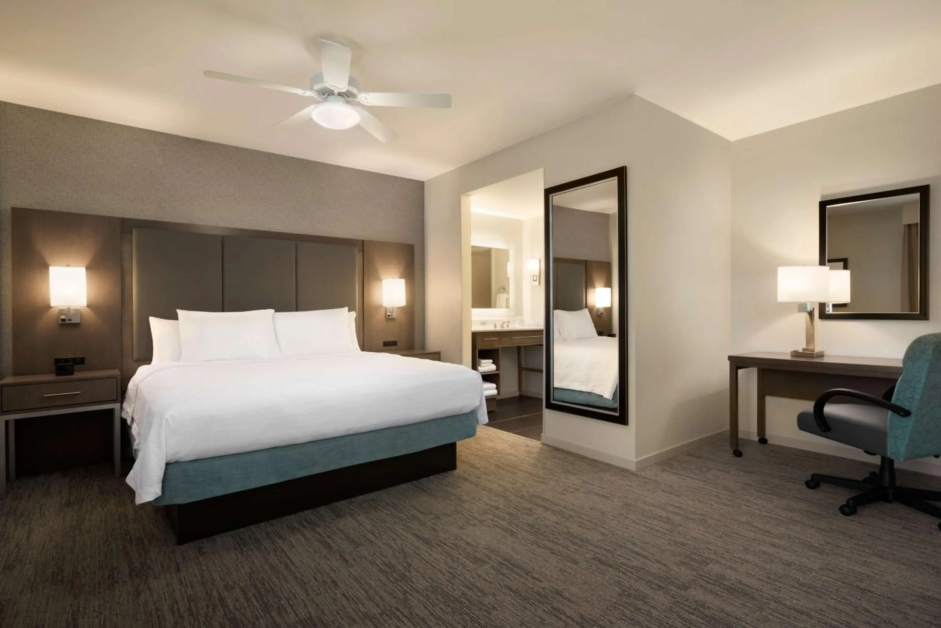 Bedroom, Bed in Homewood Suites By Hilton Memphis - Southaven