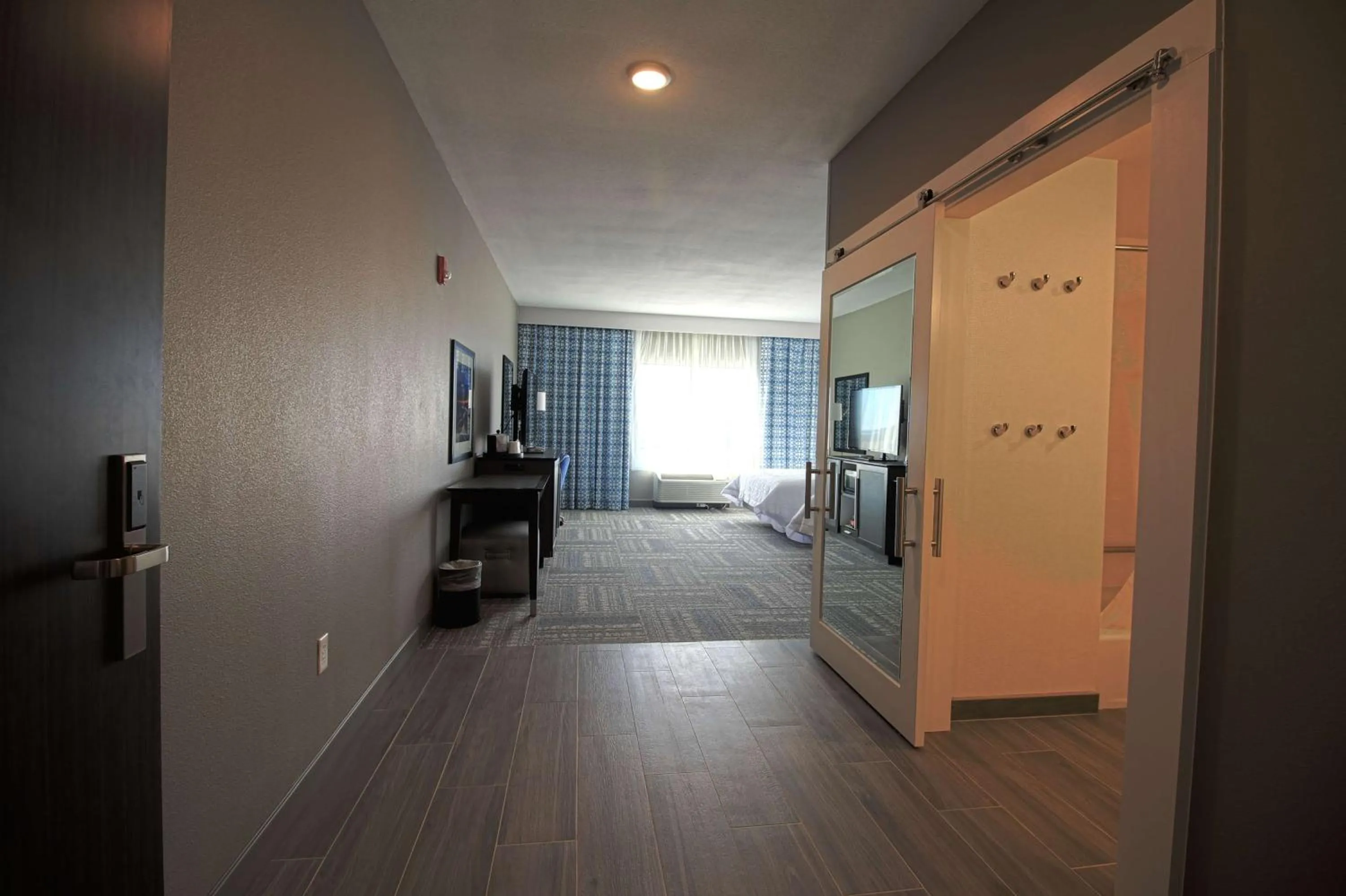 Bedroom in Hampton Inn West Plains