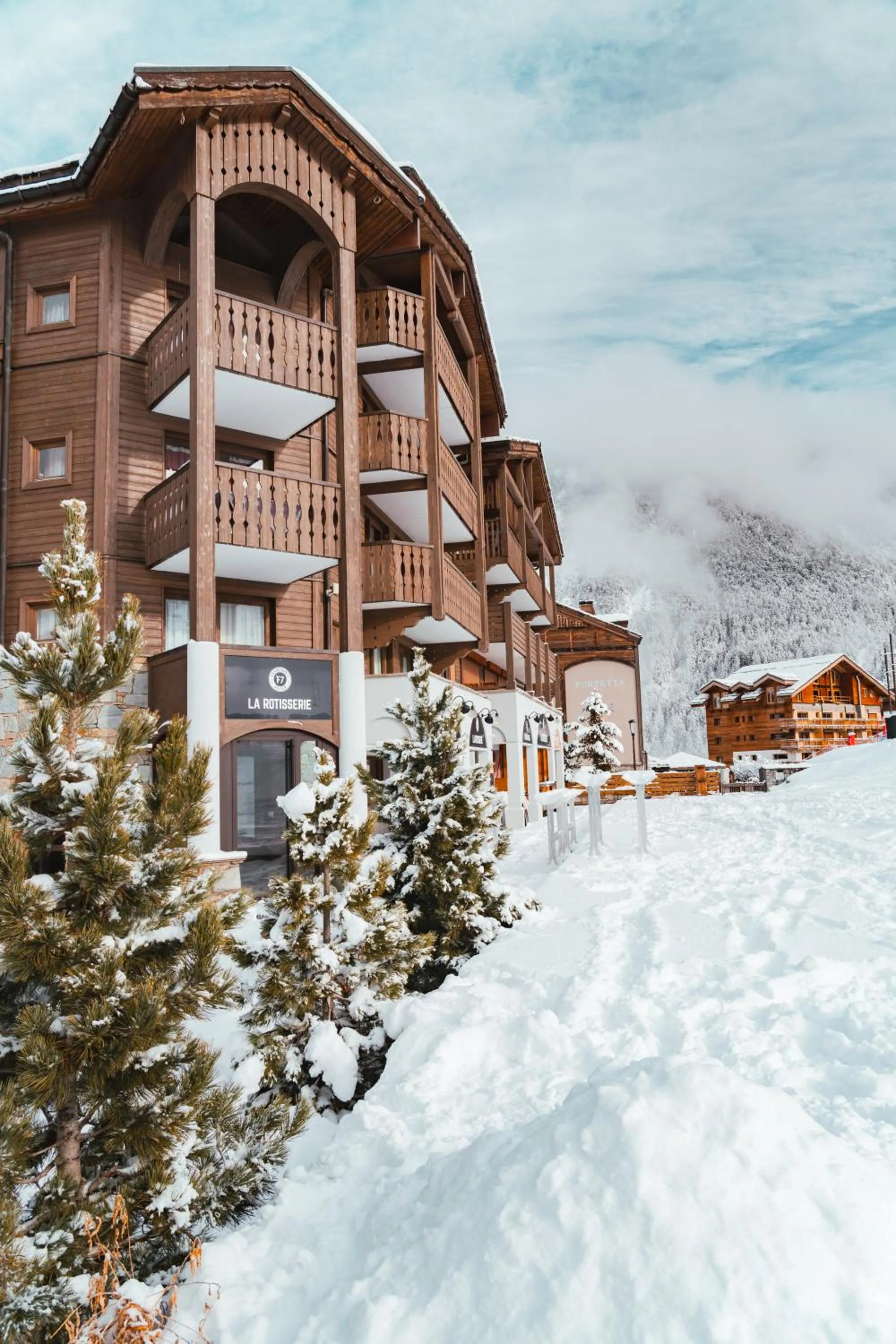 Restaurant/places to eat in Fahrenheit Seven Courchevel