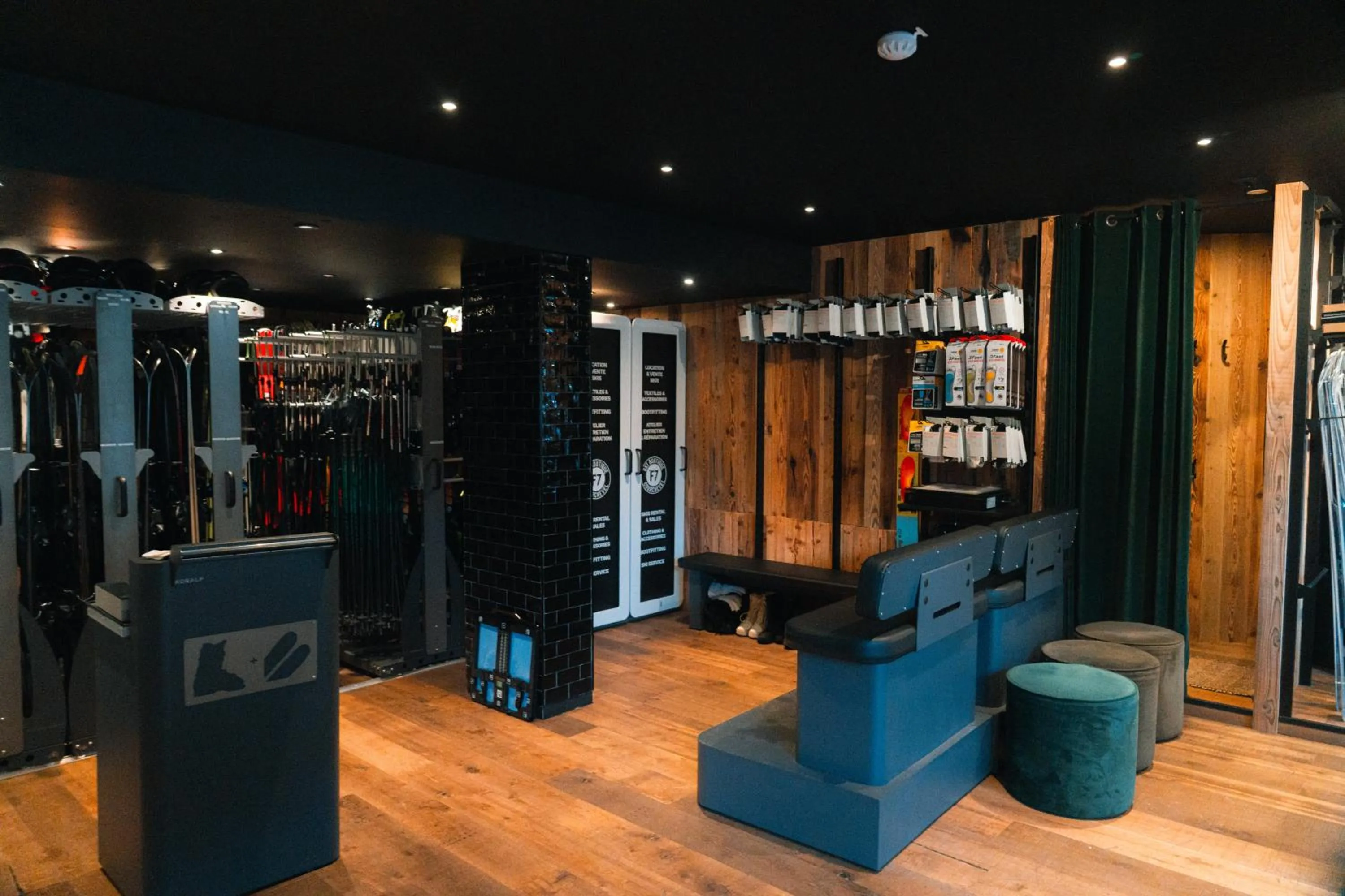On-site shops in Fahrenheit Seven Courchevel