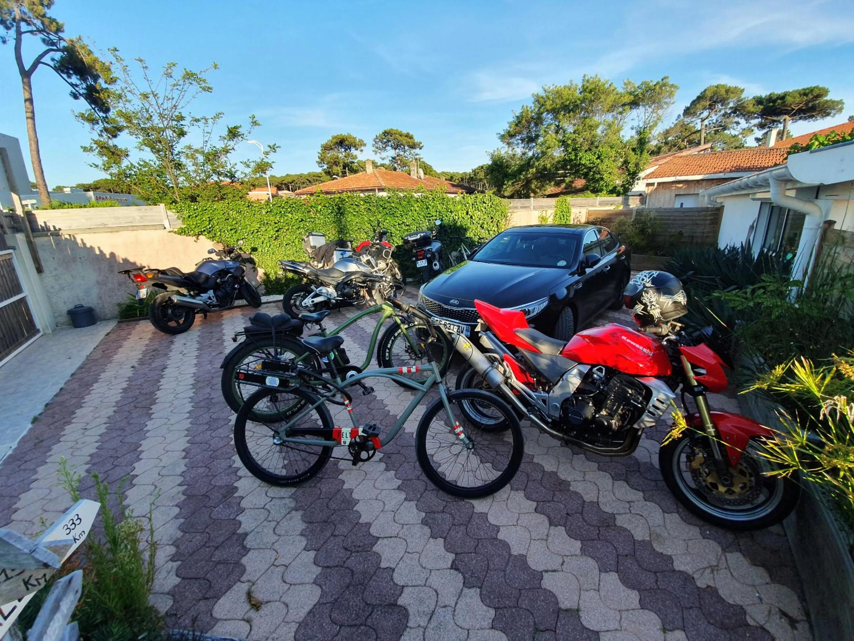 Property building in La Maison Bisca