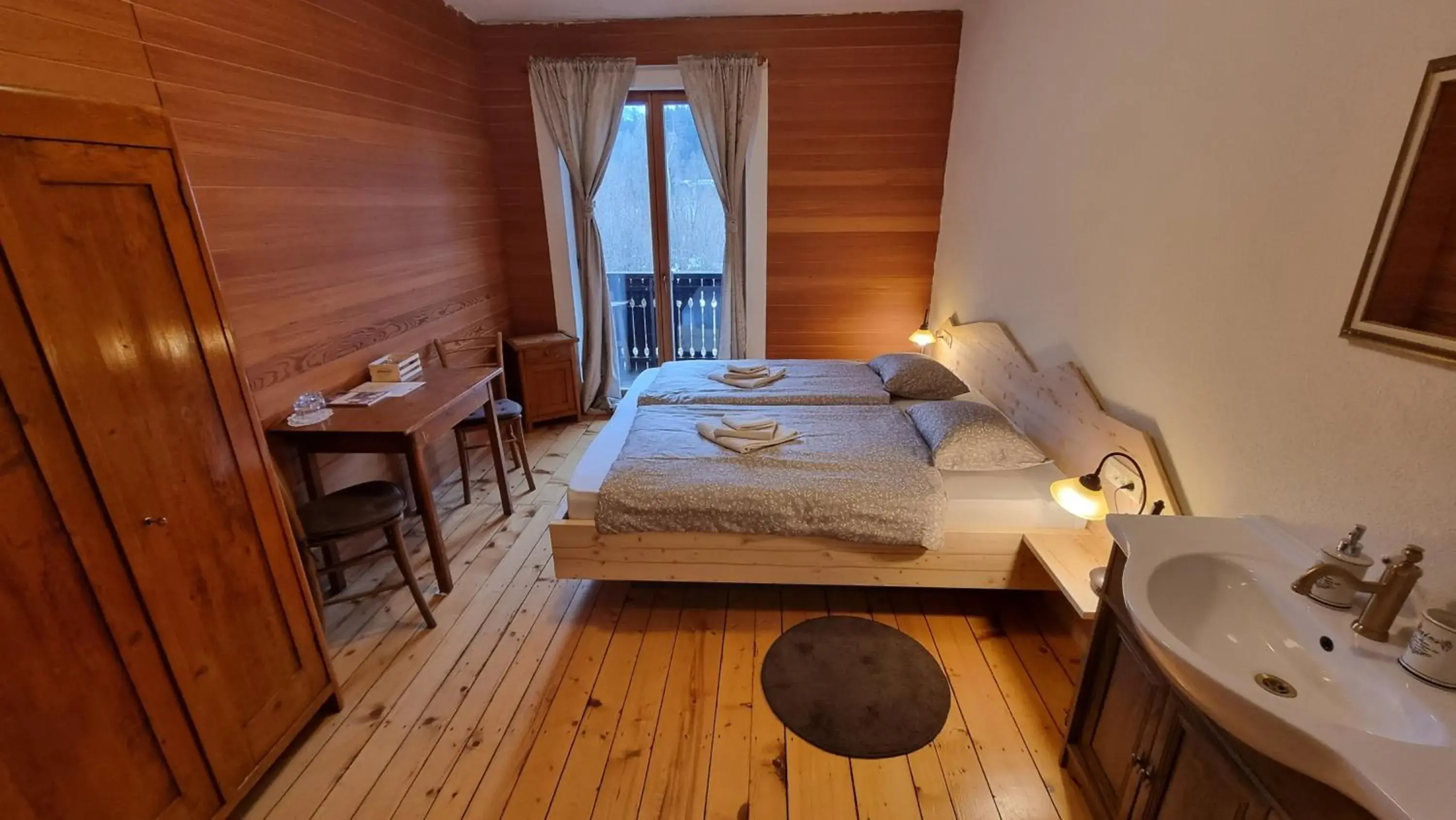 Double Room with Shared Bathroom in Vila Koman Jezersko Double Room with Shared Bathroom in Vila Koman Jezersko
