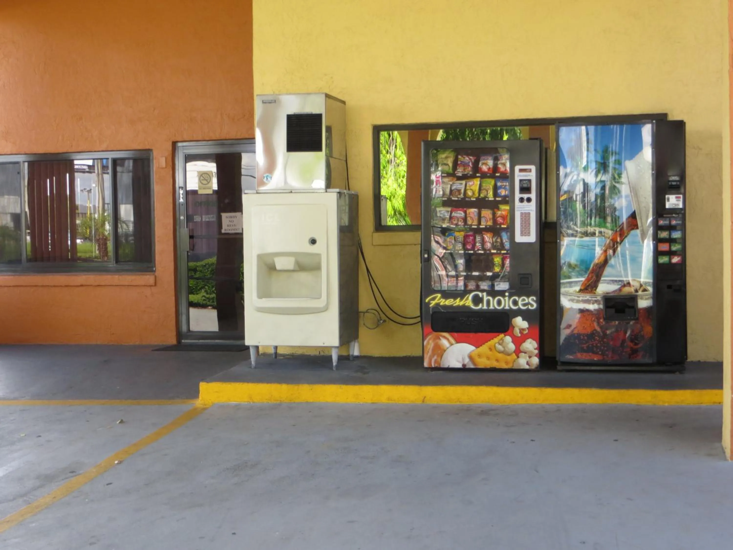 vending machine in Budget Inn Of Orlando
