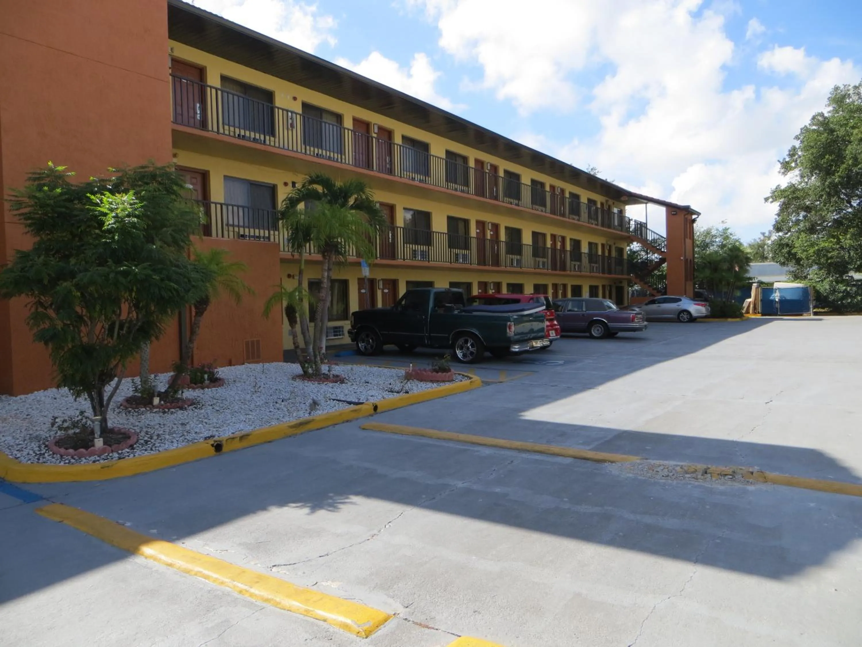 Property building in Budget Inn Of Orlando