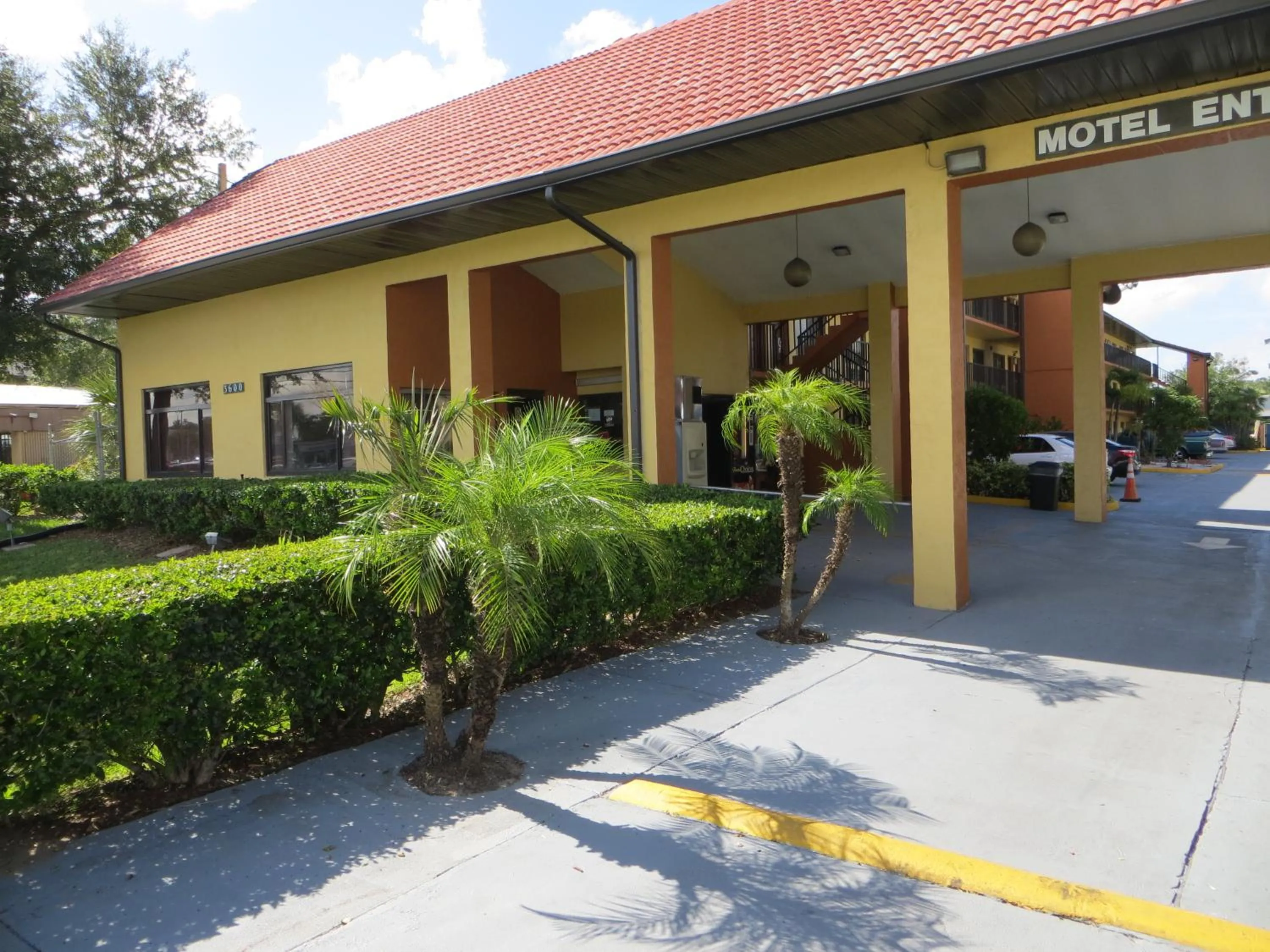 Property building in Budget Inn Of Orlando