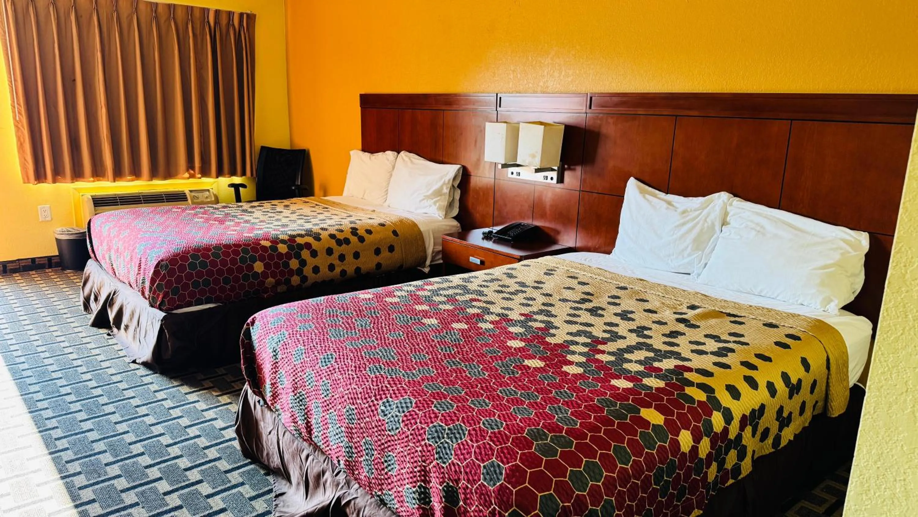 Bedroom, Bed in Budget Inn Of Orlando