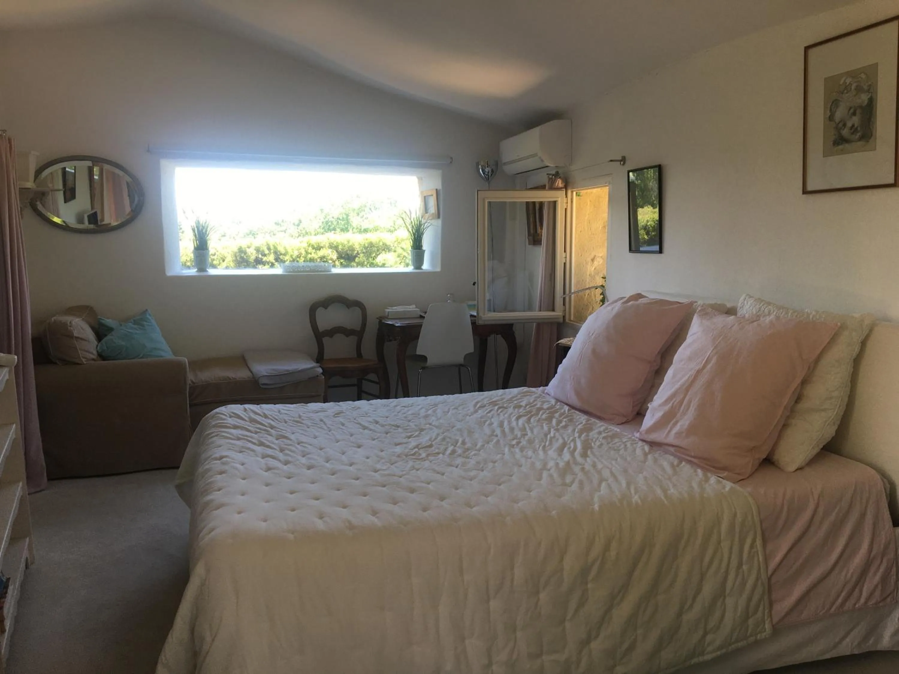 Photo of the whole room, Bed in B&B Chambre de Julie Le Jardin