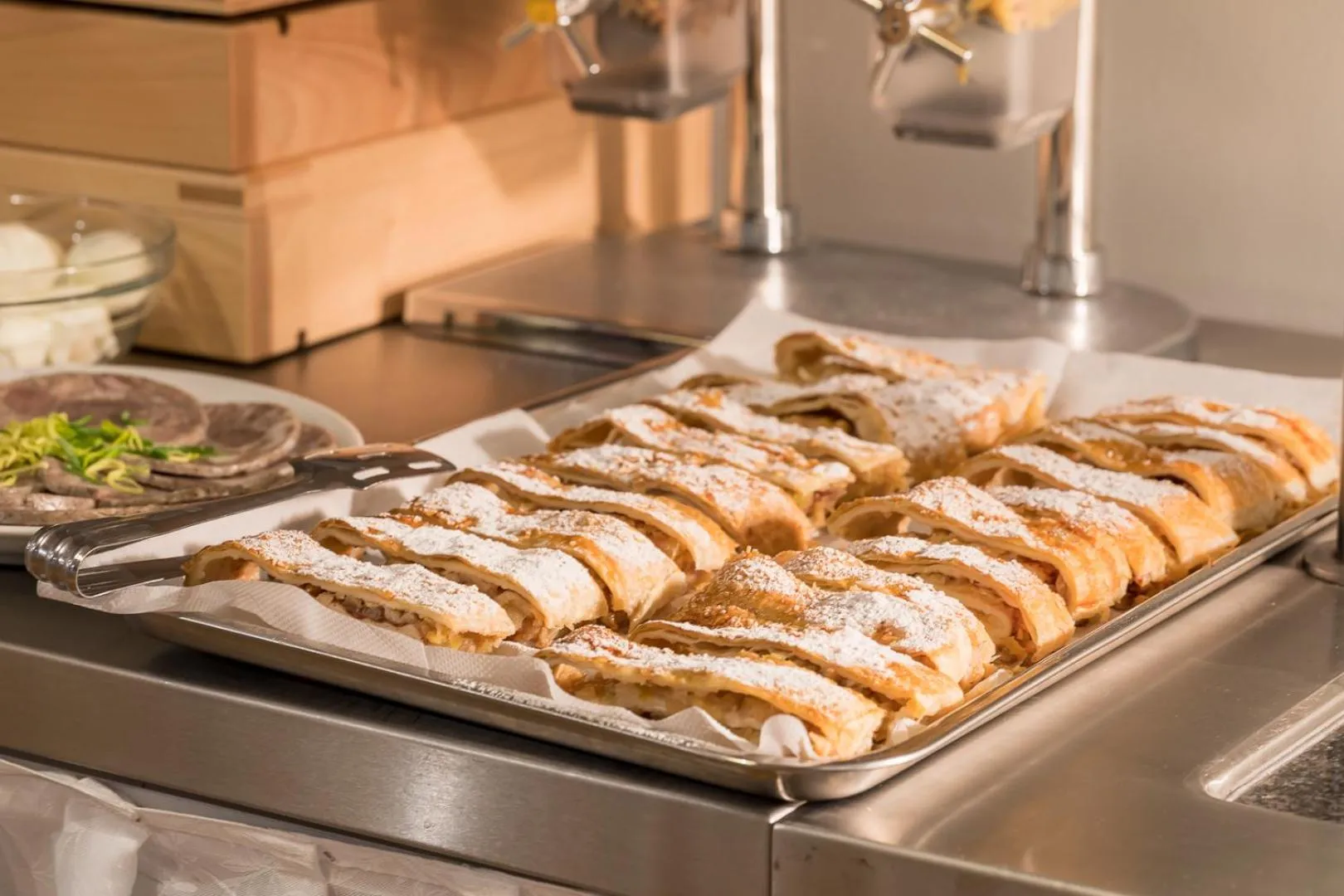 Buffet breakfast in Villa Grohmann