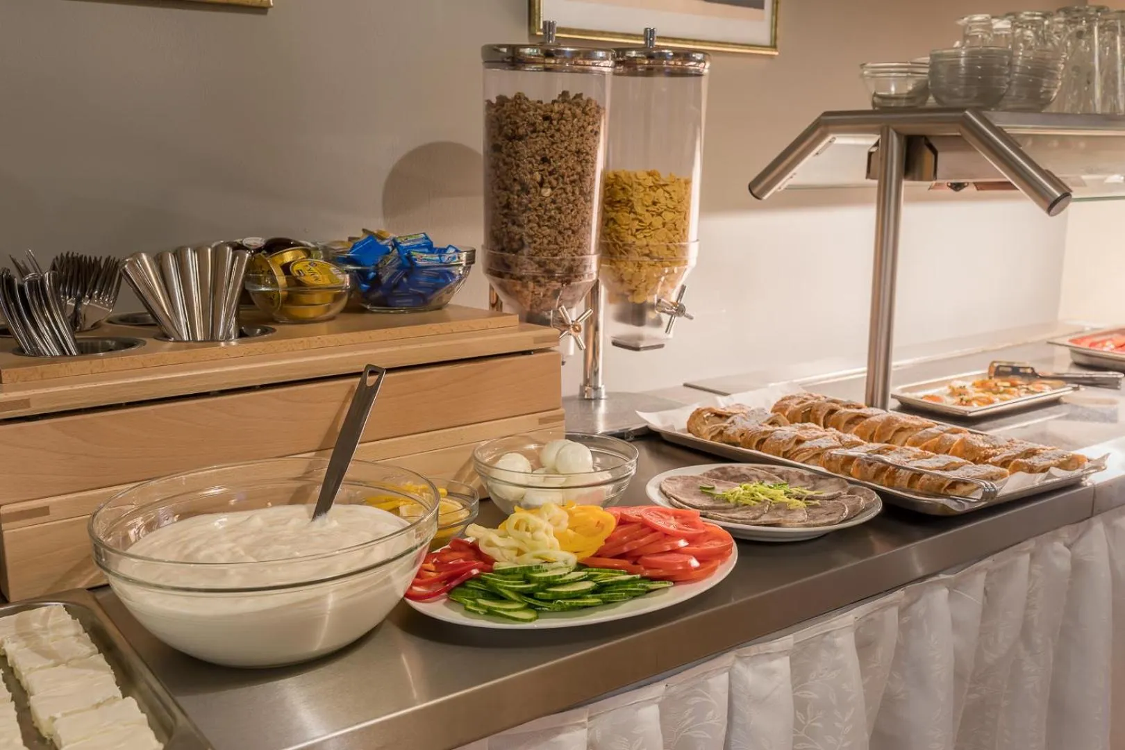 Buffet breakfast in Villa Grohmann