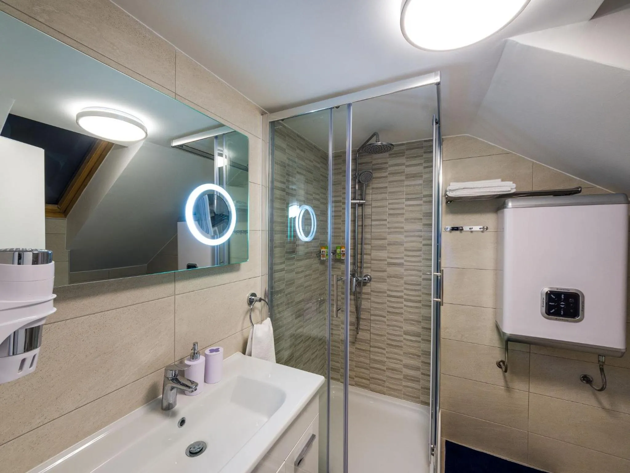 Shower in Navis Luxury Apartments